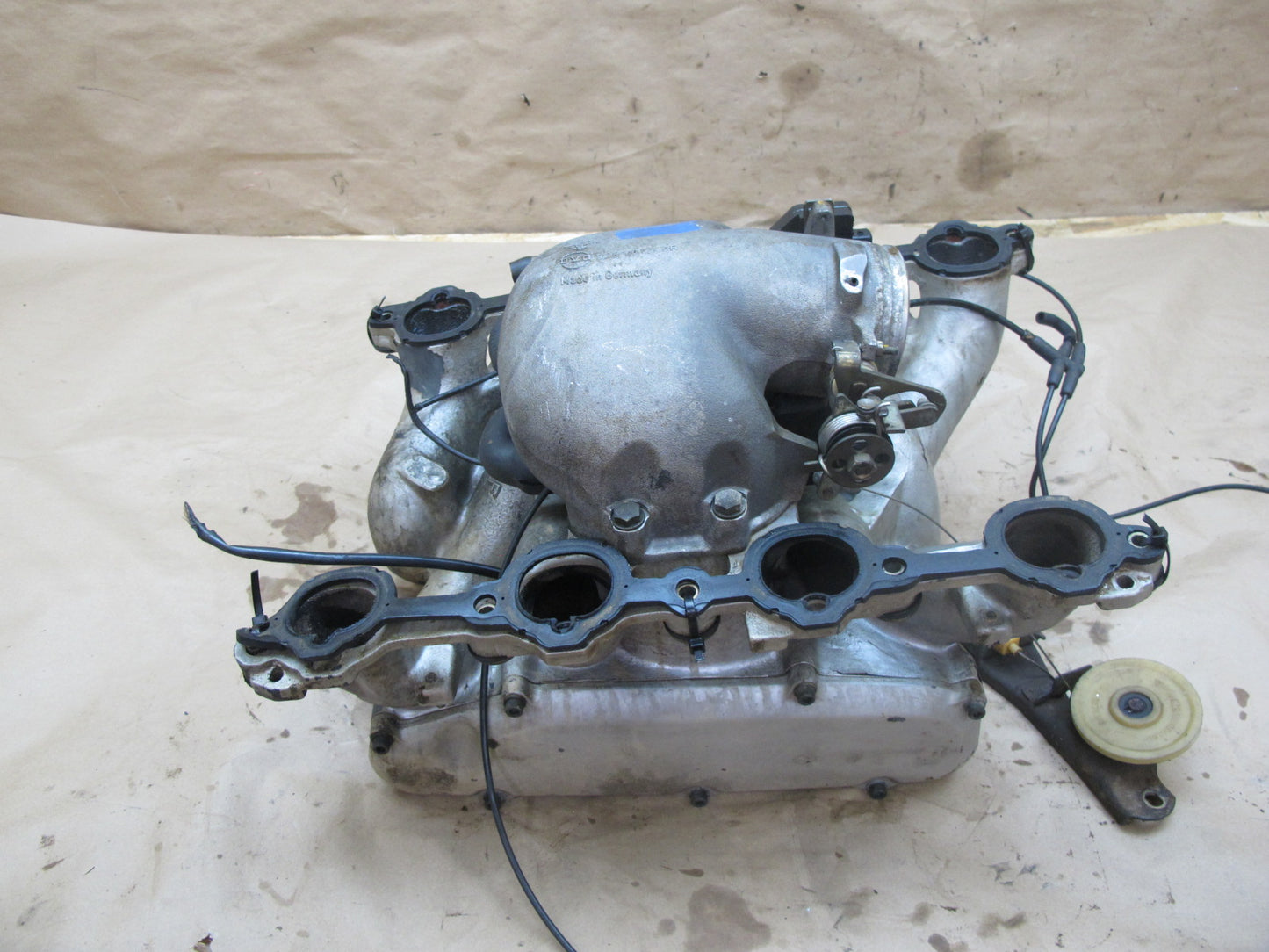 87-91 Porsche 928 S4 5.0L V8 Engine Air Intake Manifold Throttle Body Assembly