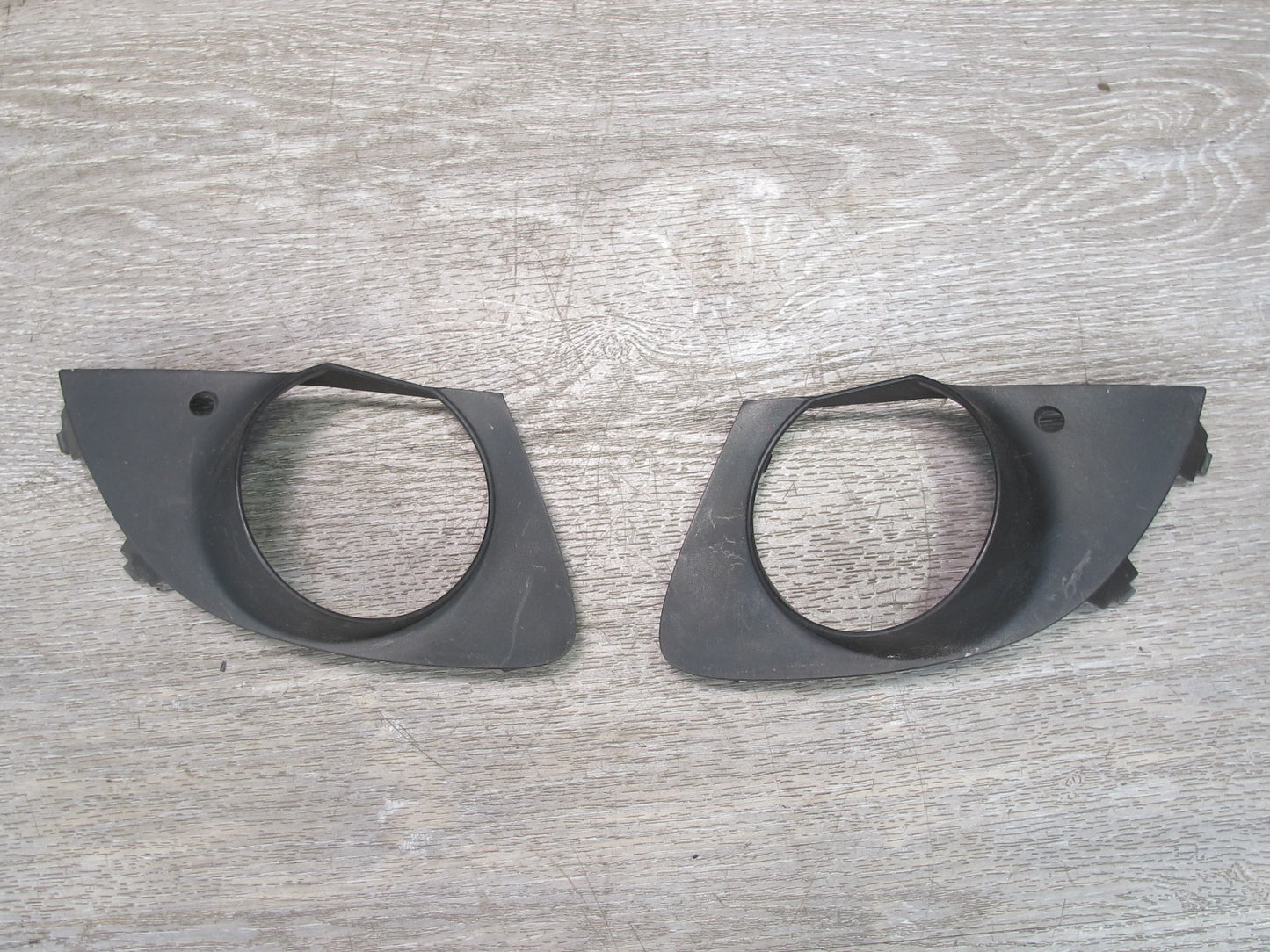 06-08 BMW E65 E66 E67 Set of 2 Front Bumper Fog Light Trim Bezel Bracket OEM