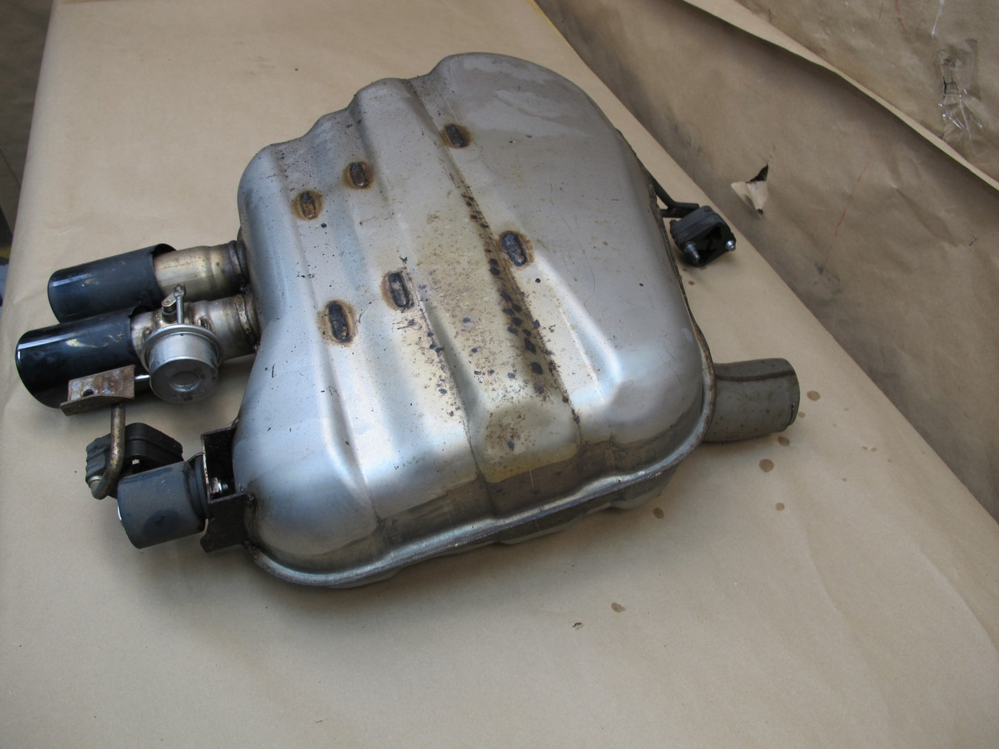 12-16 BMW F10 528i 528iX 2.0L N20 Rear Exhaust Muffler w Tips 7618605 OEM