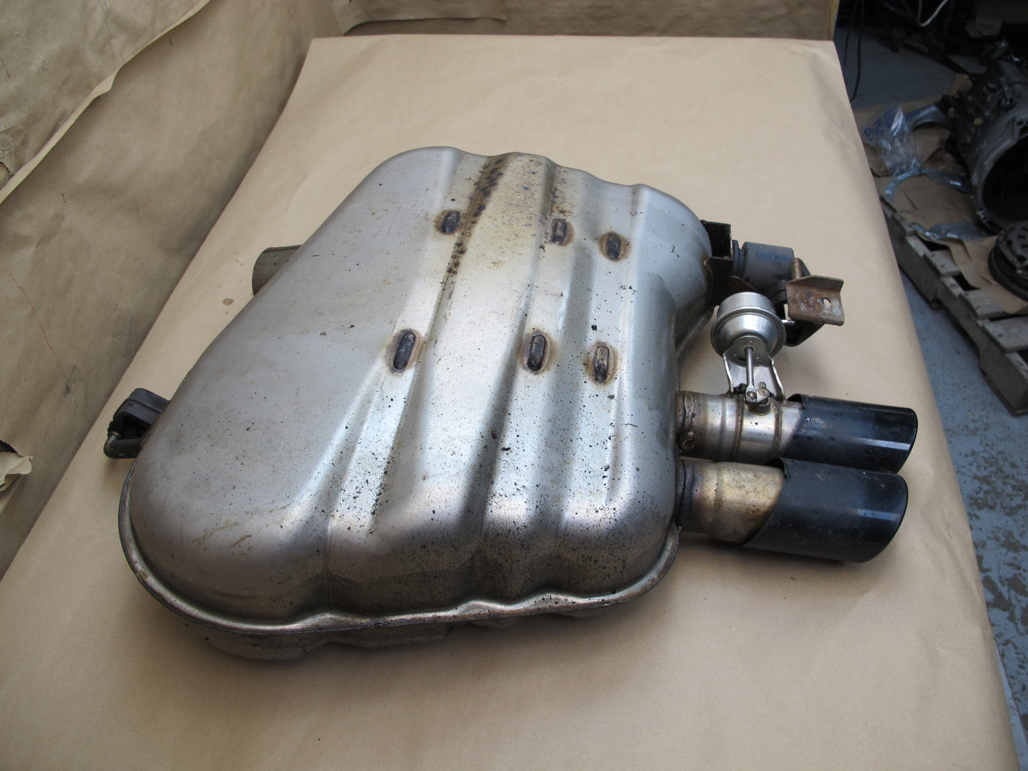 12-16 BMW F10 528i 528iX 2.0L N20 Rear Exhaust Muffler w Tips 7618605 OEM