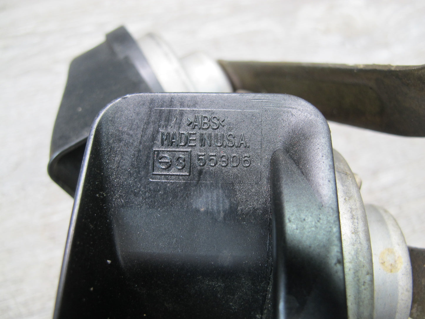 97-04 Chevrolet Corvette C5 High & Low Tone Note Horn Pitch Signal Set OEM