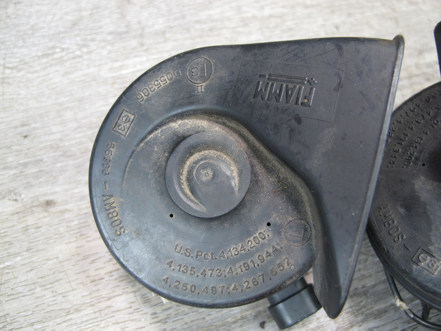 97-04 Chevrolet Corvette C5 High & Low Tone Note Horn Pitch Signal Set OEM