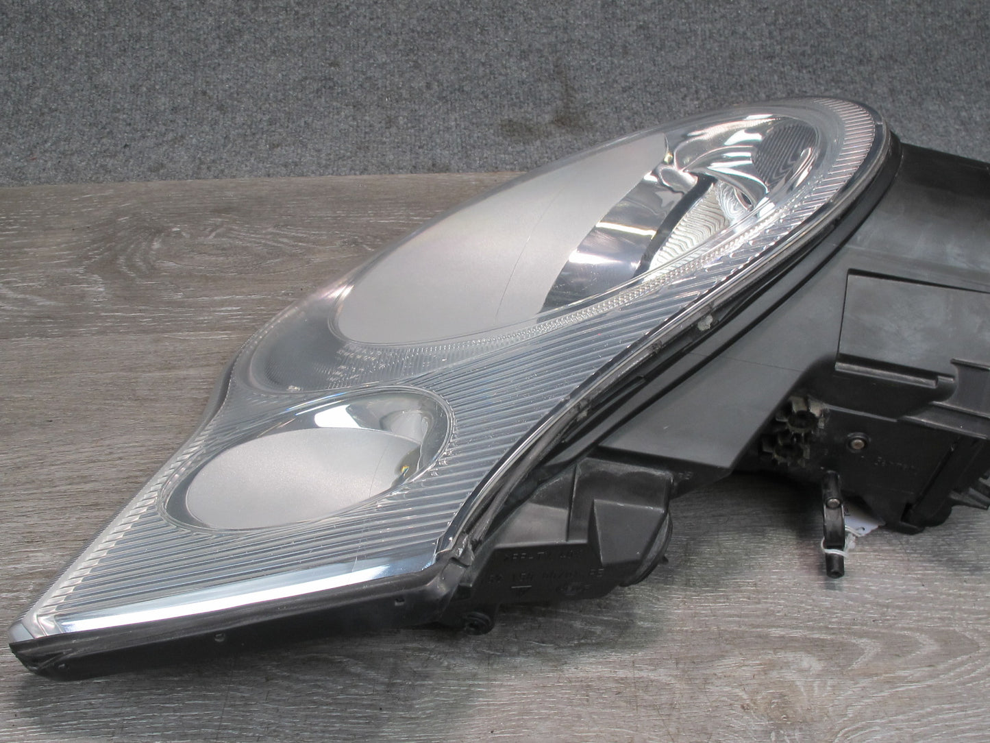2002-2005 Porsche 911 996 Front Right Passenger Side Xenon HID Headlight Lamp