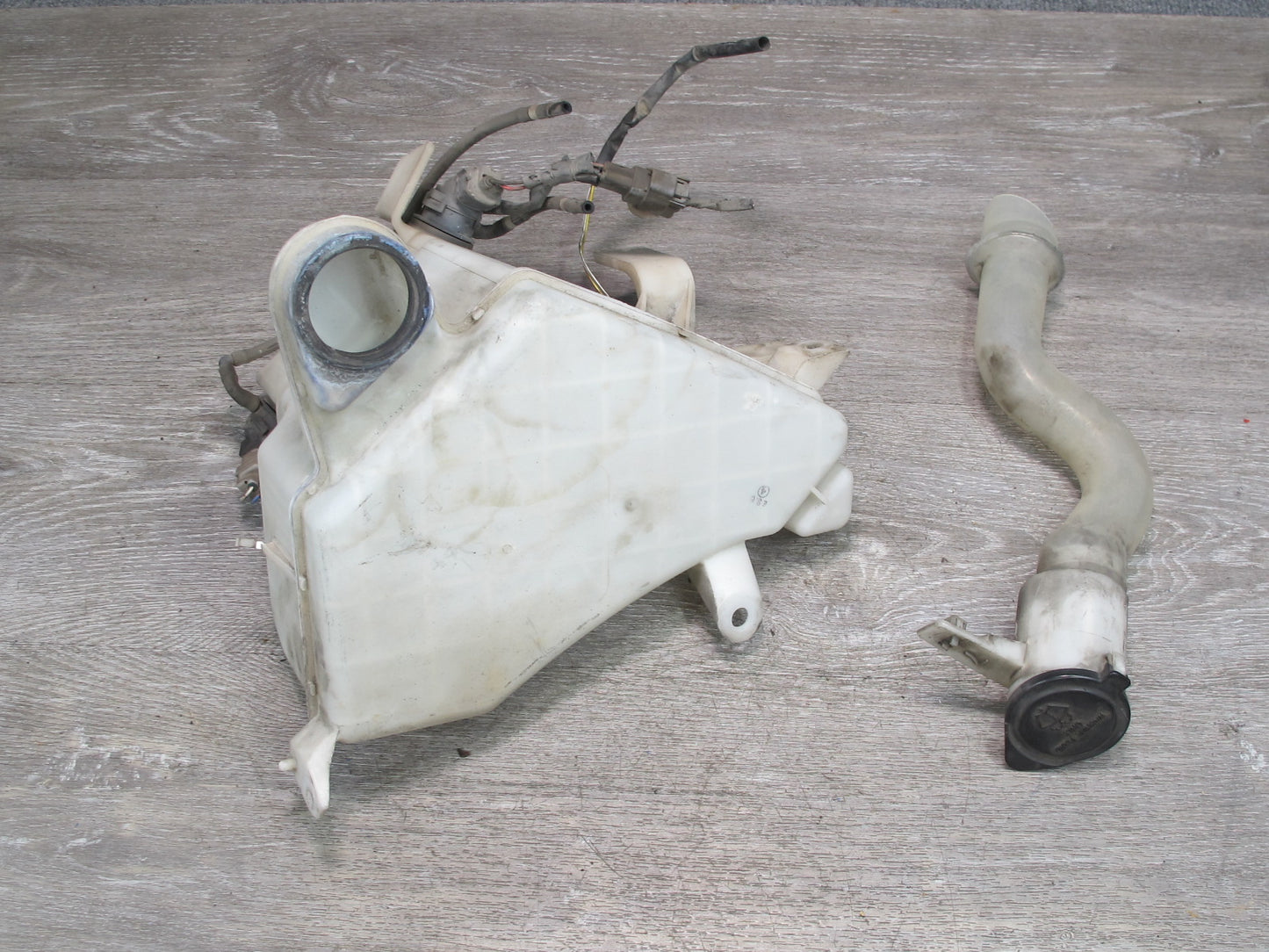 2003-2009 Lexus GX470 Windshield Washer Fluid Reservoir Tank W/ Filler Neck Pump