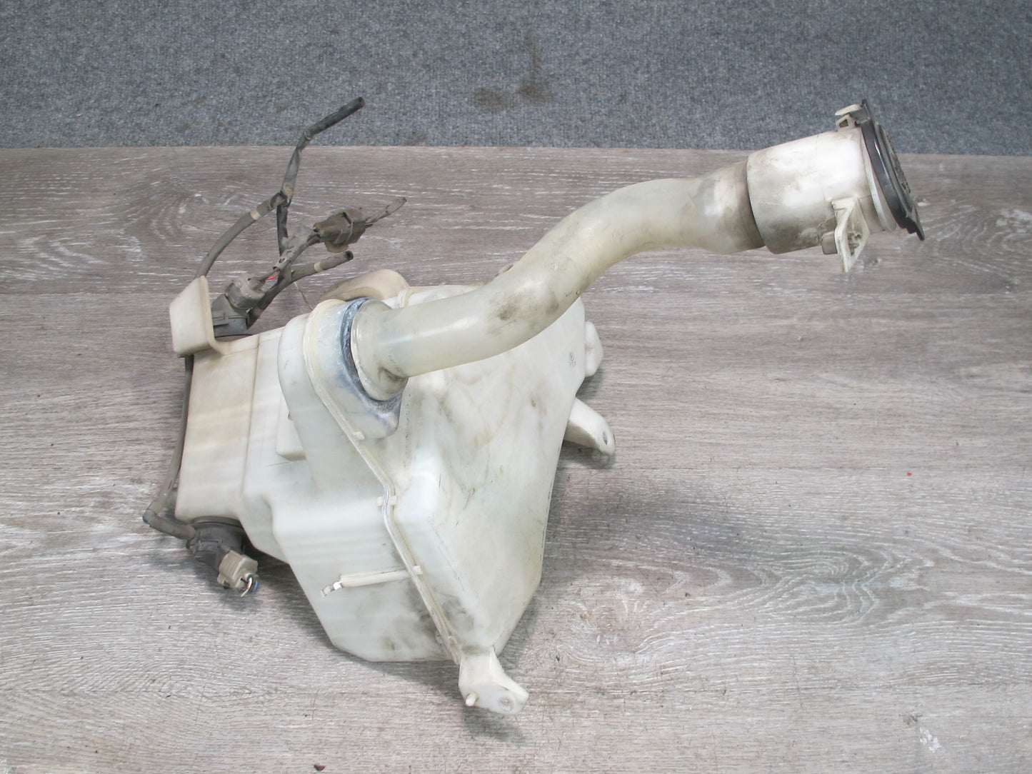 2003-2009 Lexus GX470 Windshield Washer Fluid Reservoir Tank W/ Filler Neck Pump