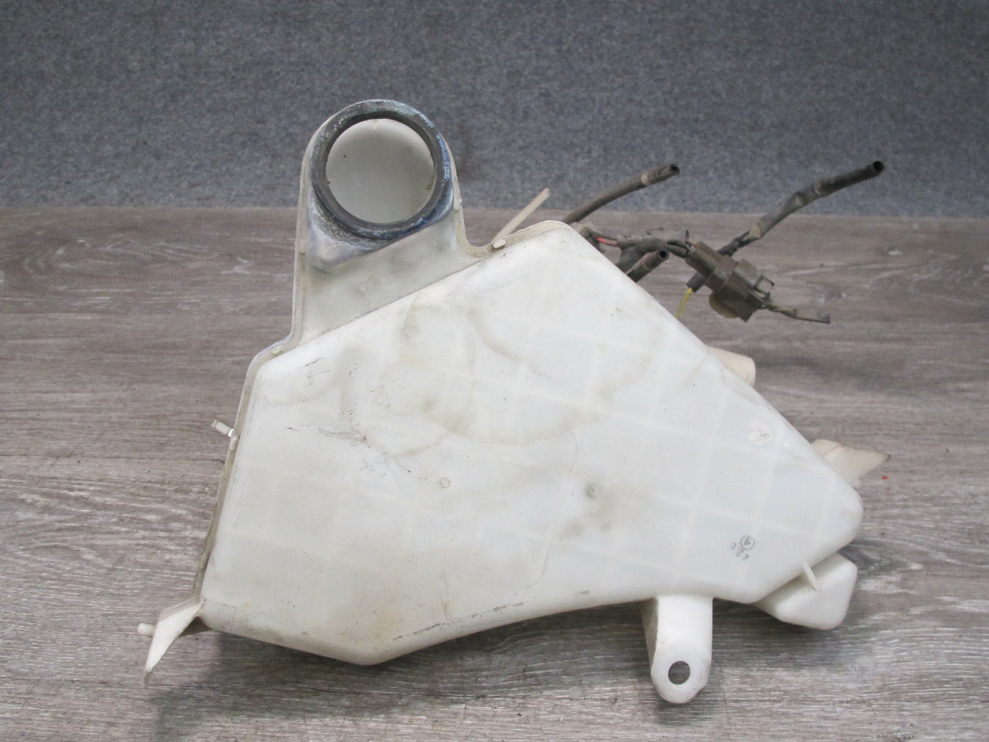 2003-2009 Lexus GX470 Windshield Washer Fluid Reservoir Tank W/ Filler Neck Pump