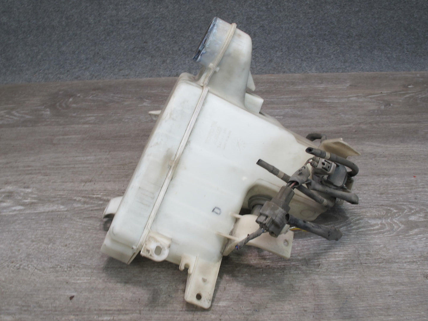 2003-2009 Lexus GX470 Windshield Washer Fluid Reservoir Tank W/ Filler Neck Pump