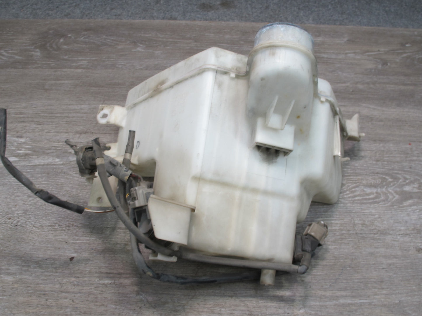 2003-2009 Lexus GX470 Windshield Washer Fluid Reservoir Tank W/ Filler Neck Pump
