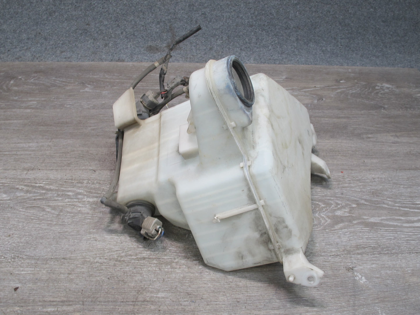 2003-2009 Lexus GX470 Windshield Washer Fluid Reservoir Tank W/ Filler Neck Pump