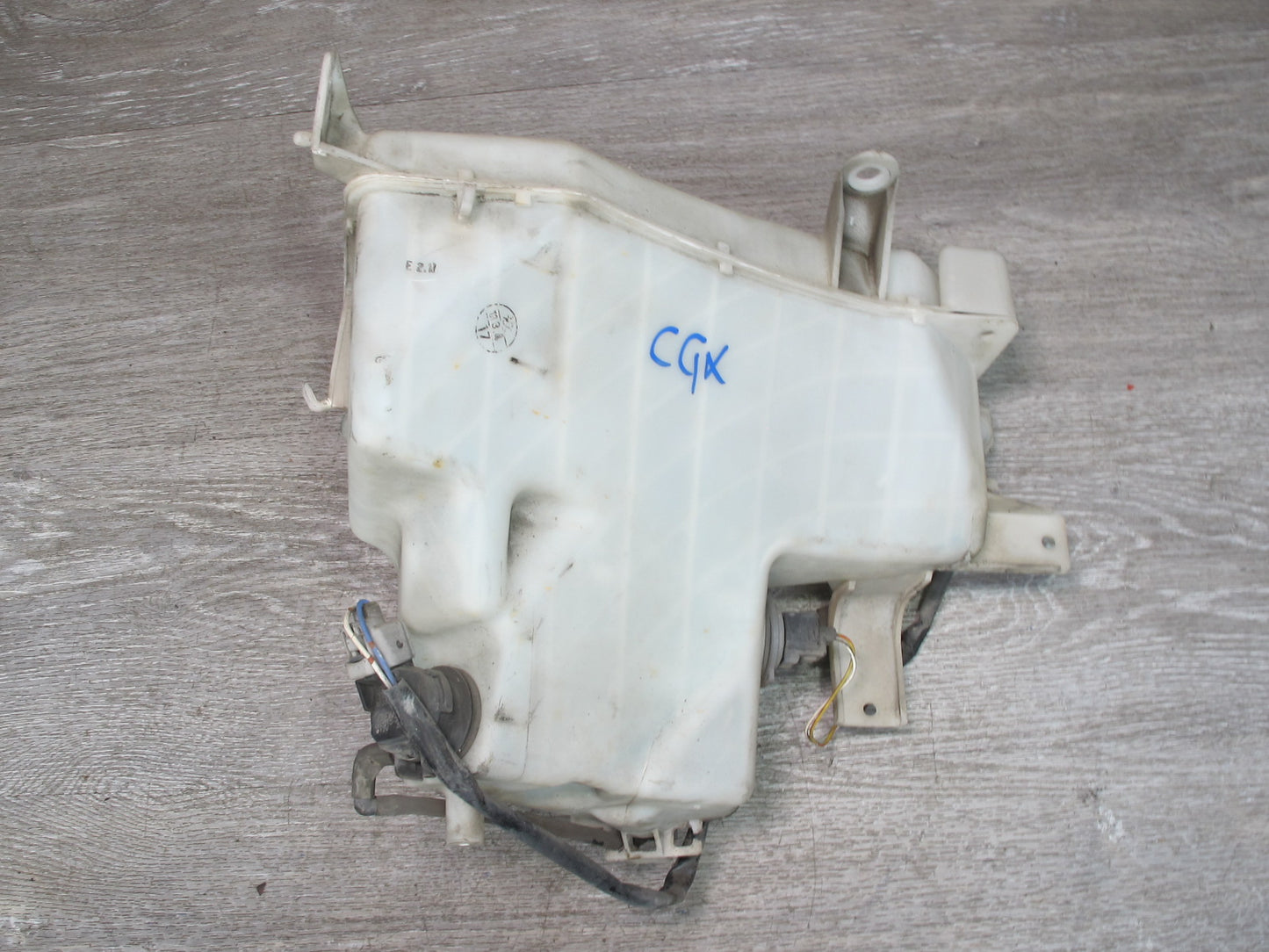 2003-2009 Lexus GX470 Windshield Washer Fluid Reservoir Tank W/ Filler Neck Pump