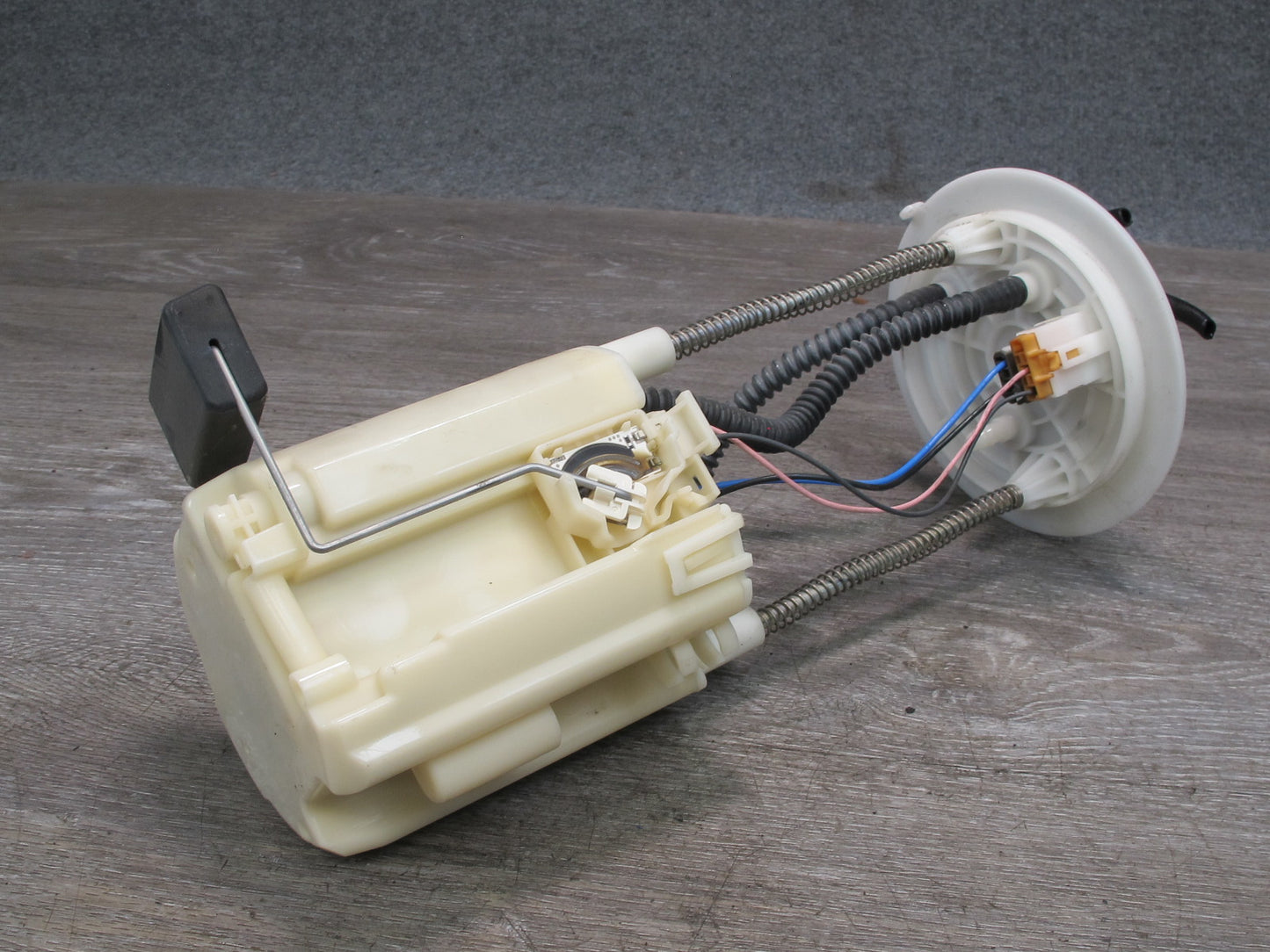 2003-2005 Lexus GX470 Fuel Gas Pump Level Sensor Assembly 77020-35060