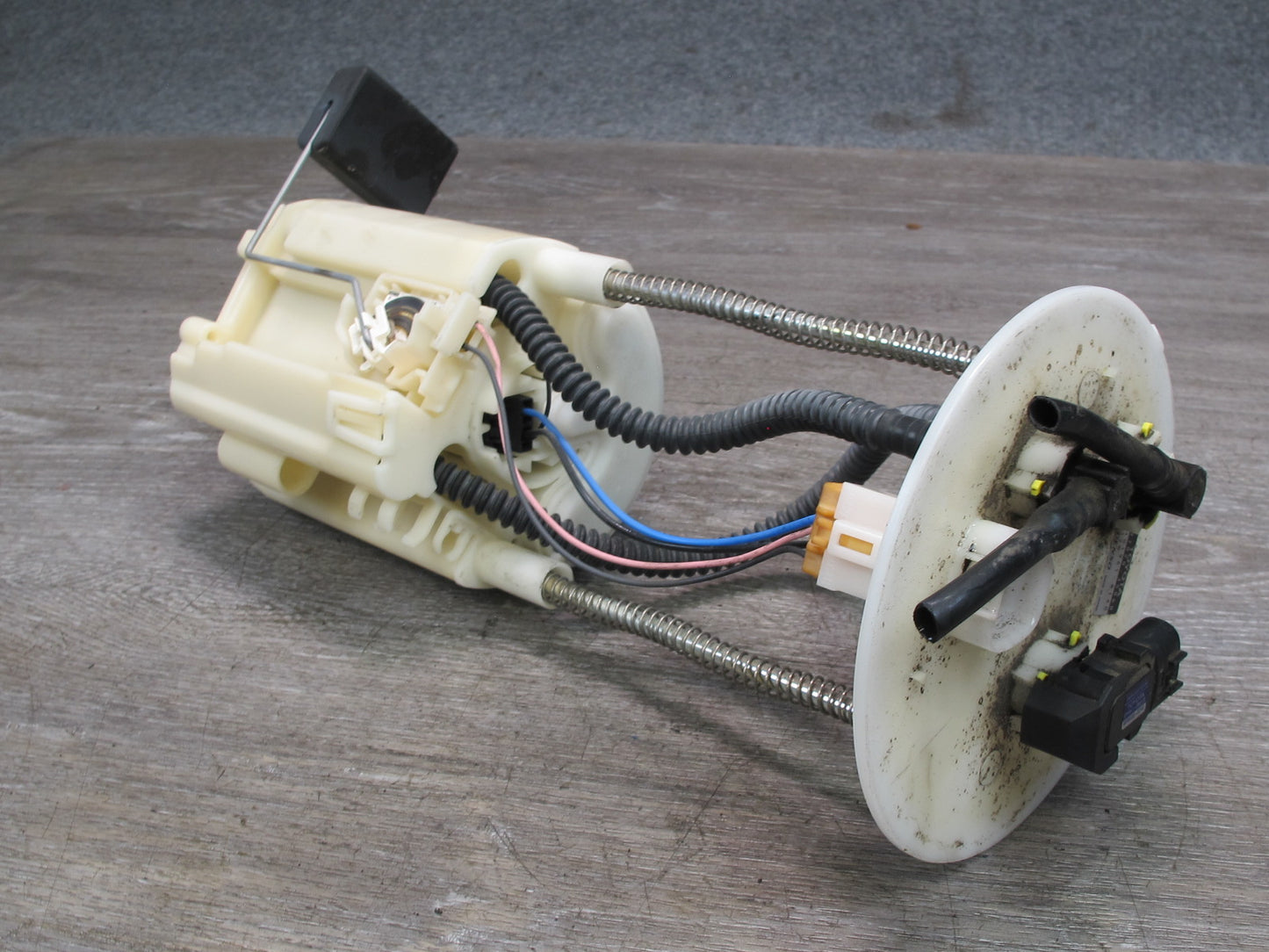 2003-2005 Lexus GX470 Fuel Gas Pump Level Sensor Assembly 77020-35060