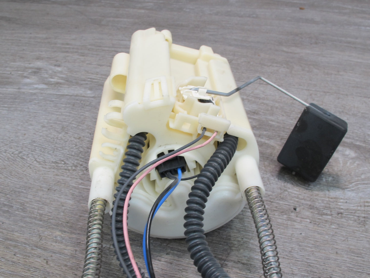 2003-2005 Lexus GX470 Fuel Gas Pump Level Sensor Assembly 77020-35060