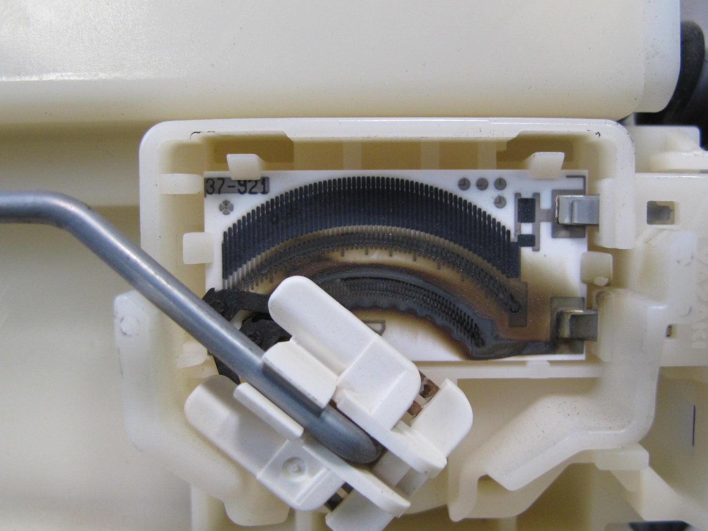 2003-2005 Lexus GX470 Fuel Gas Pump Level Sensor Assembly 77020-35060