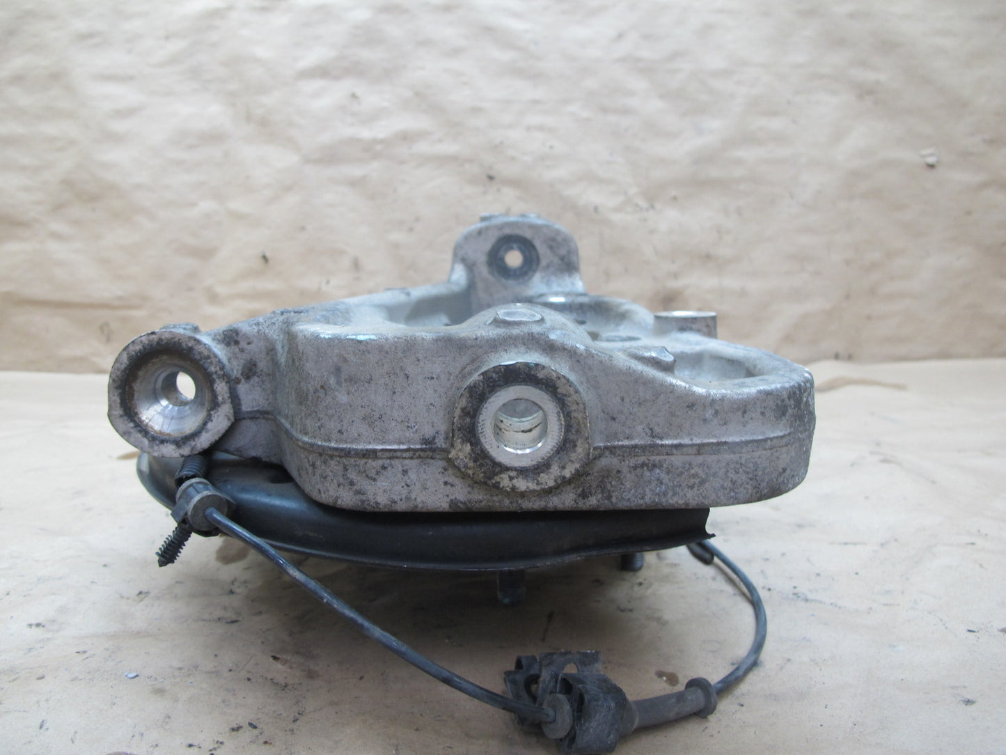 11-12 Fisker Karma Front Right Spindle Knuckle Wheel Hub Bearing 61K Miles OEM