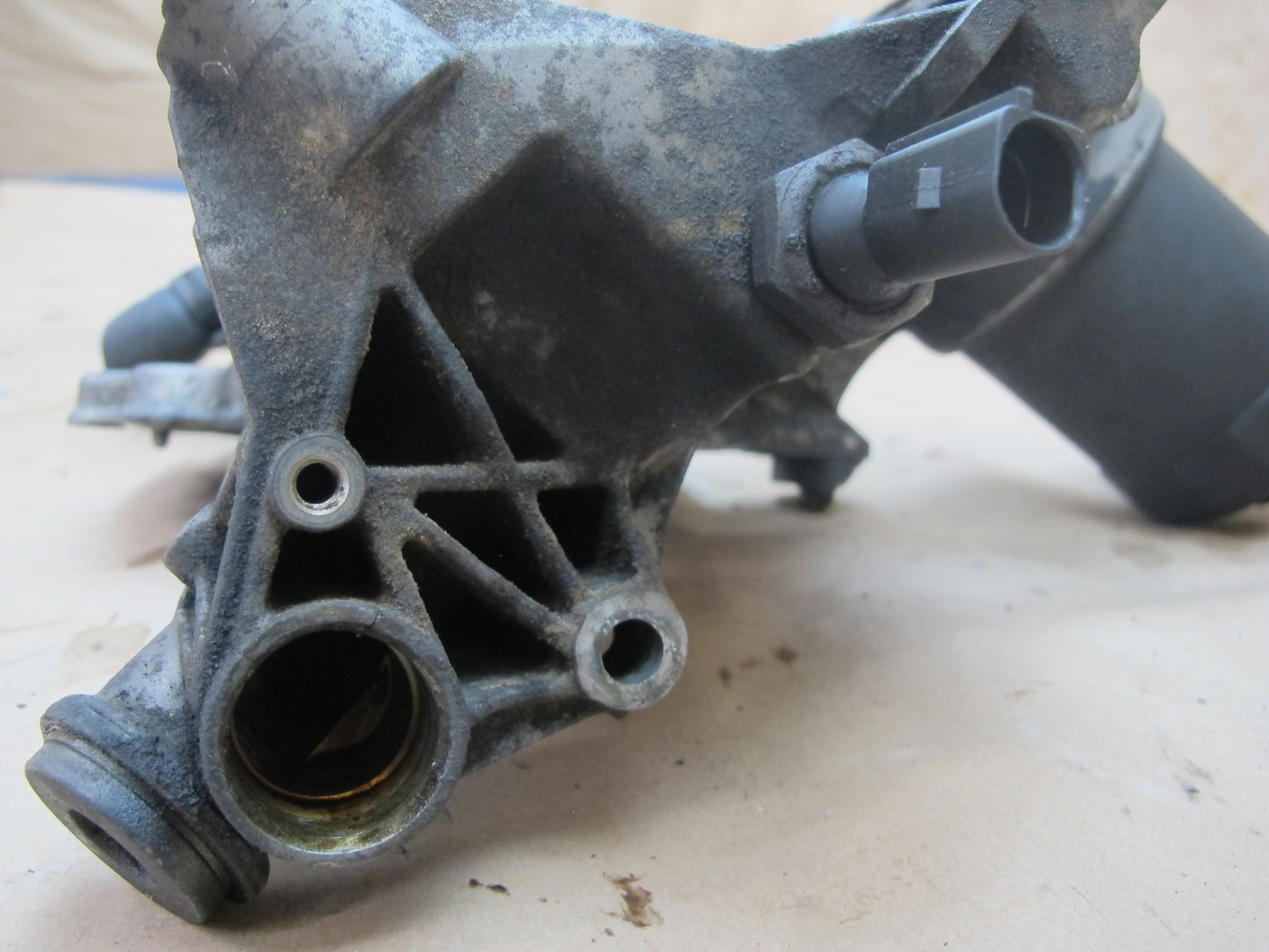 03-10 Bentley Continental GTC GT Flying Spur 6.0L Engine Oil Filter Housing