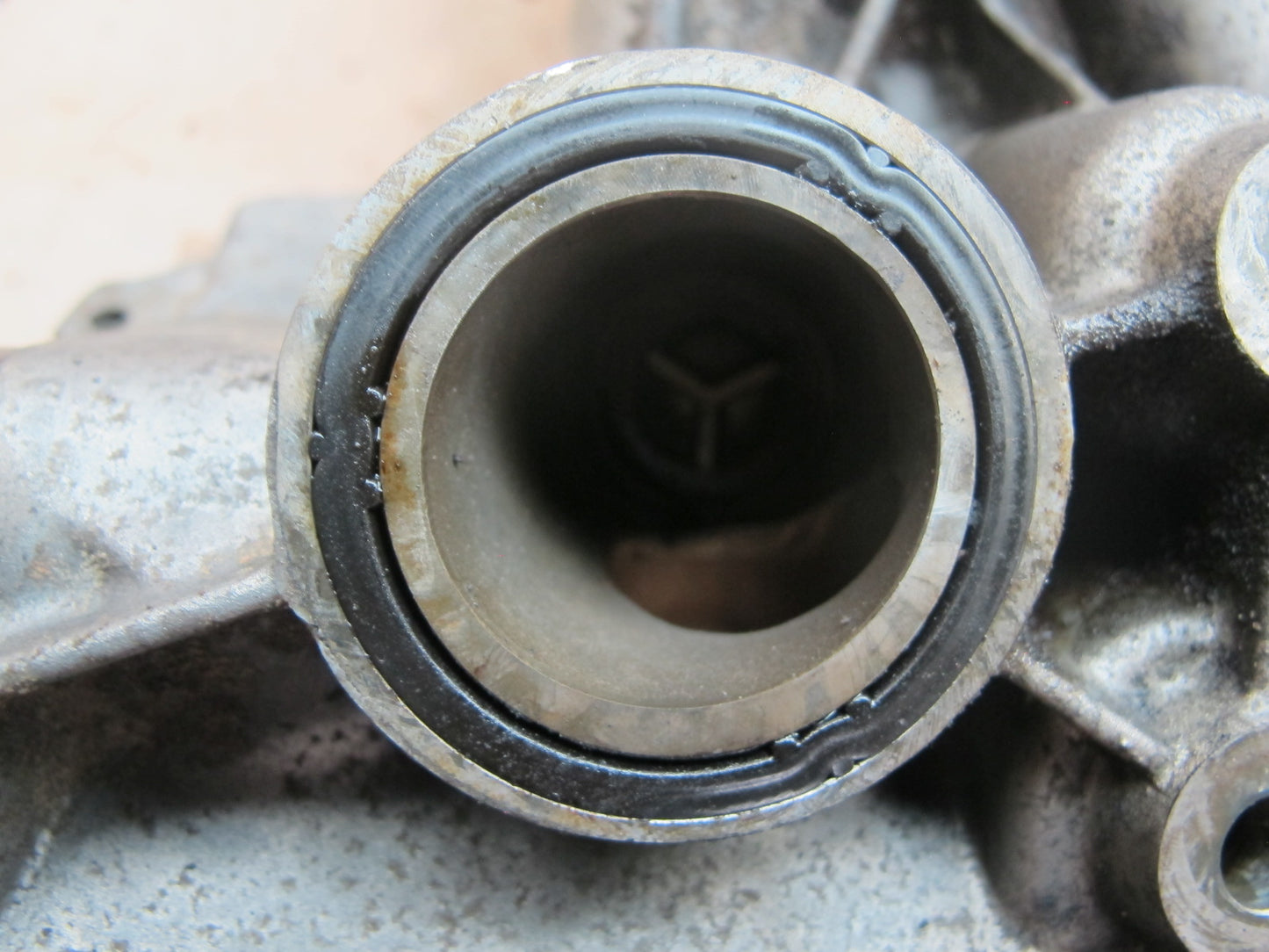 03-10 Bentley Continental GTC GT Flying Spur 6.0L Engine Oil Filter Housing