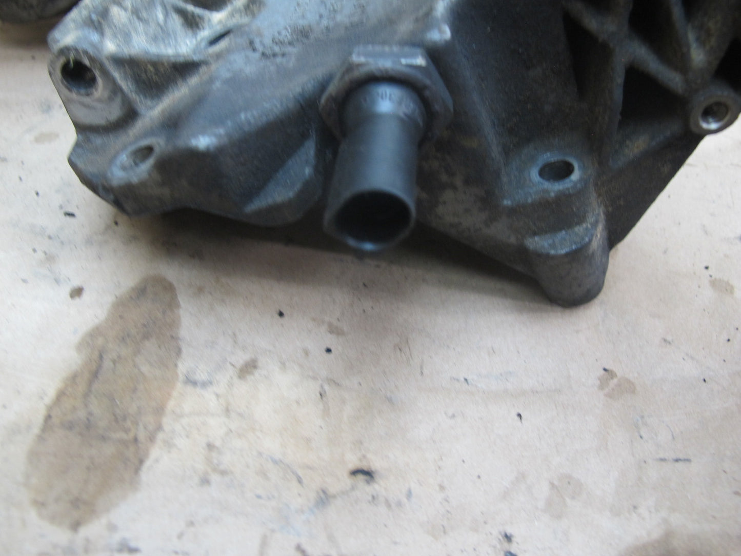 03-10 Bentley Continental GTC GT Flying Spur 6.0L Engine Oil Filter Housing