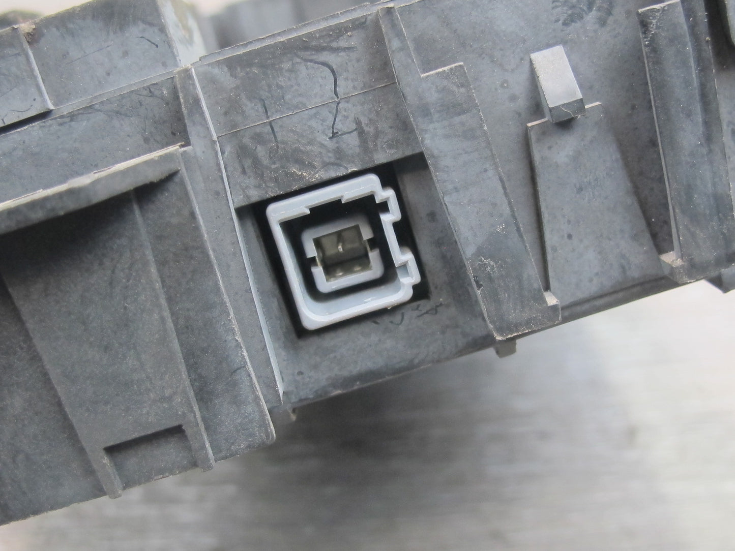 11-12 Fisker Karma BCM Body Control Module Unit C131192101002 OEM