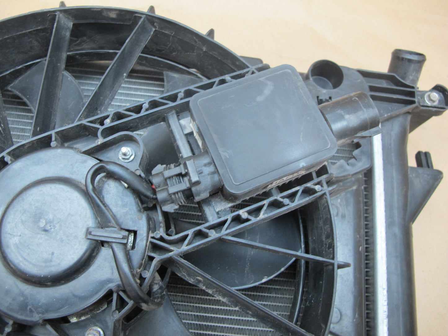 11-12 Fisker Karma AC Air Condition Condenser Fan Motor Shroud Assembly OEM