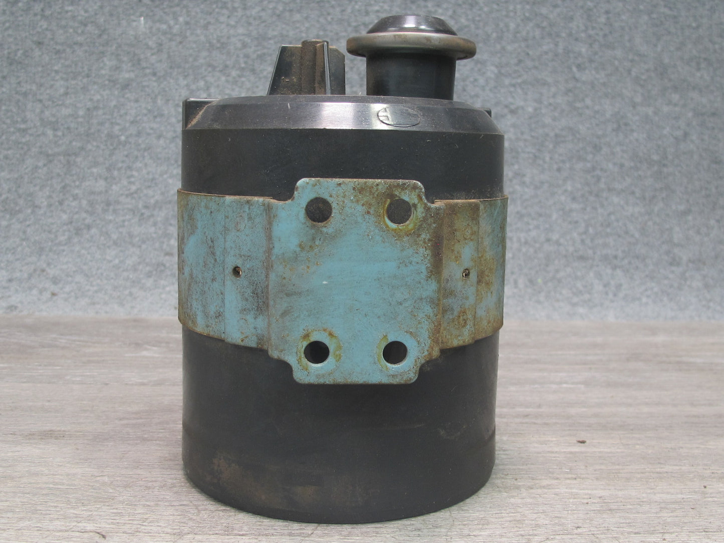 79-83 Datsun Nissan 280ZX S130 Fuel Evap Vapor Canister 14950-P8201 OEM