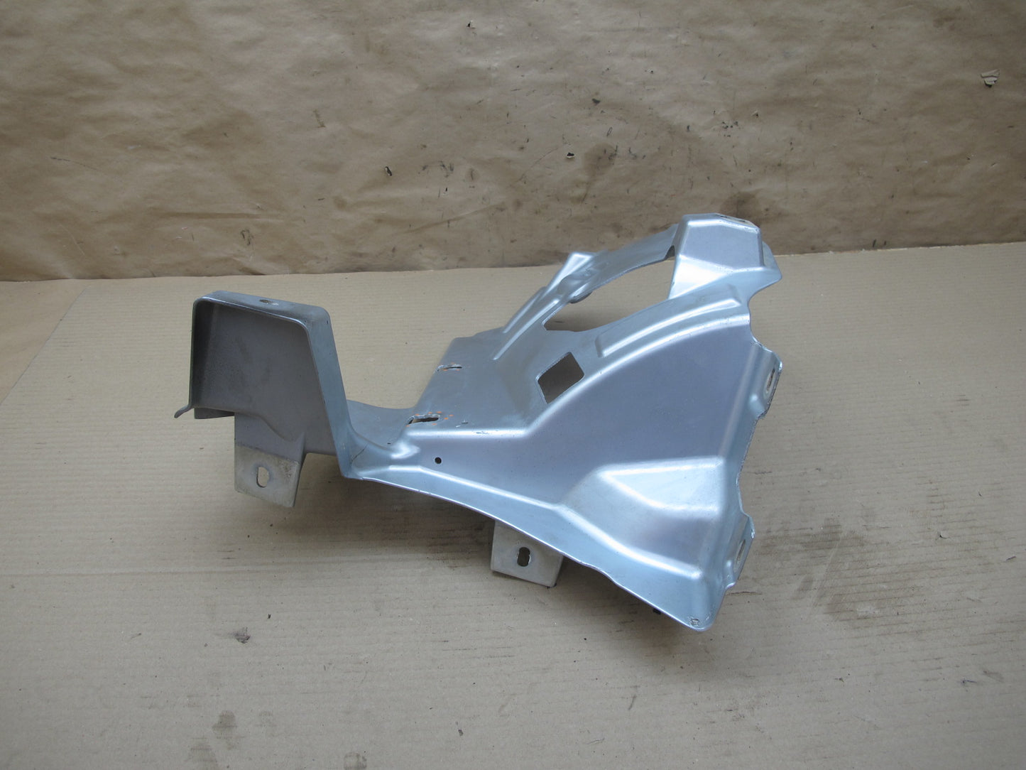 11-12 Fisker Karma Front Right Fender Inner Mount Bracket OEM