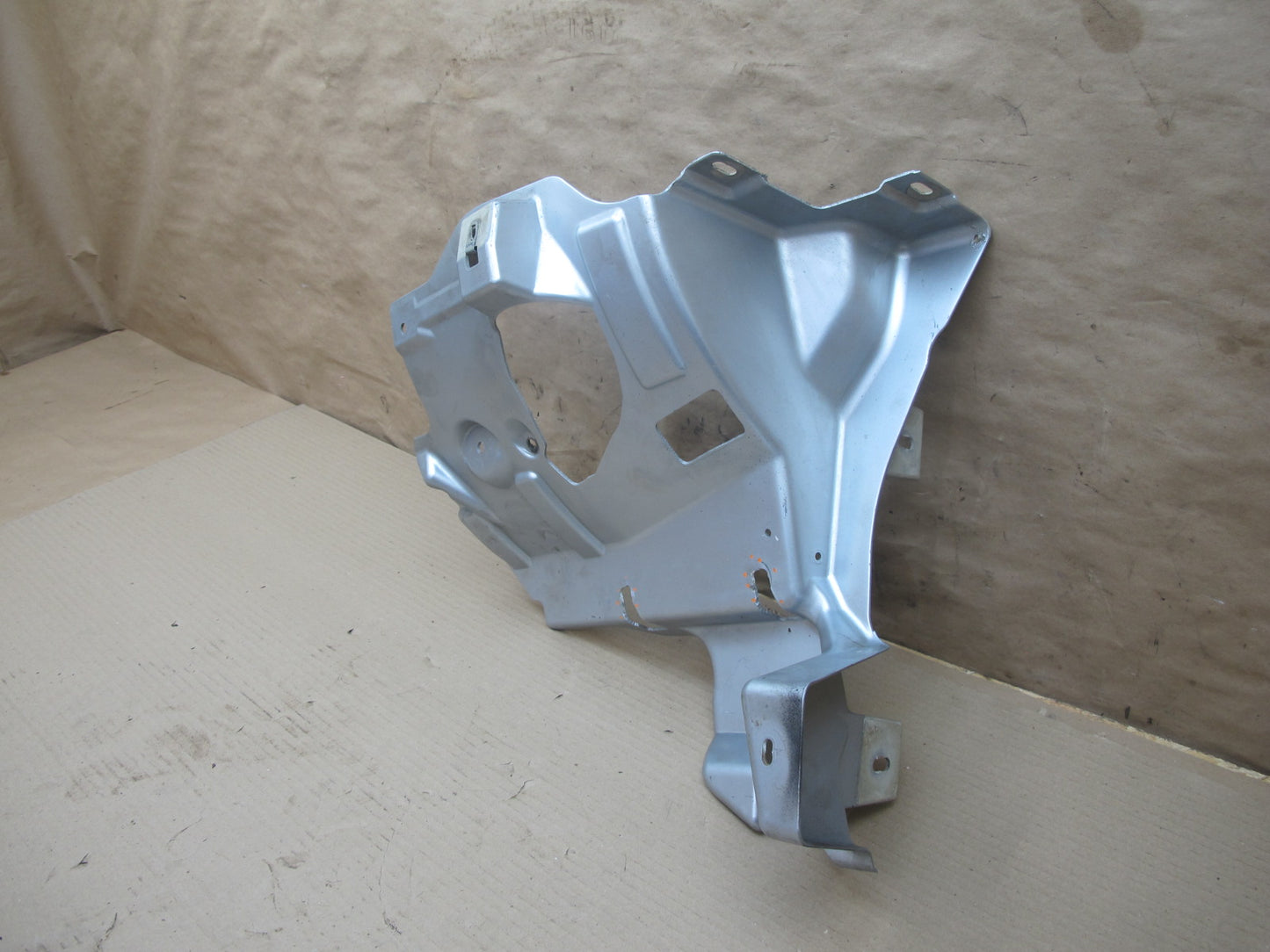 11-12 Fisker Karma Front Right Fender Inner Mount Bracket OEM