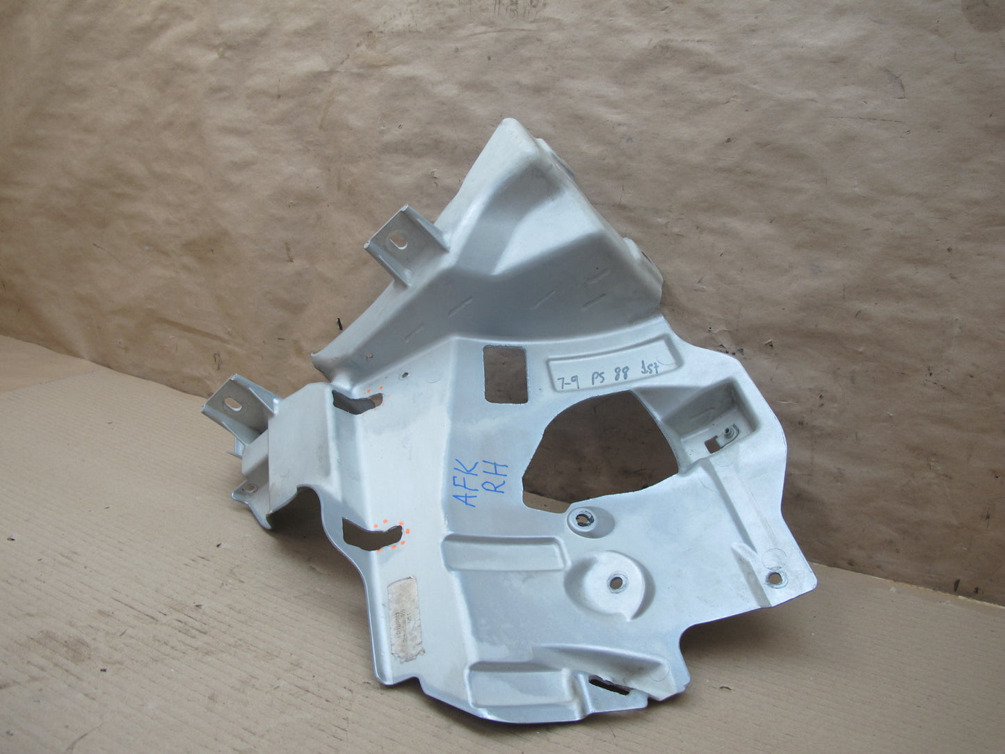 11-12 Fisker Karma Front Right Fender Inner Mount Bracket OEM