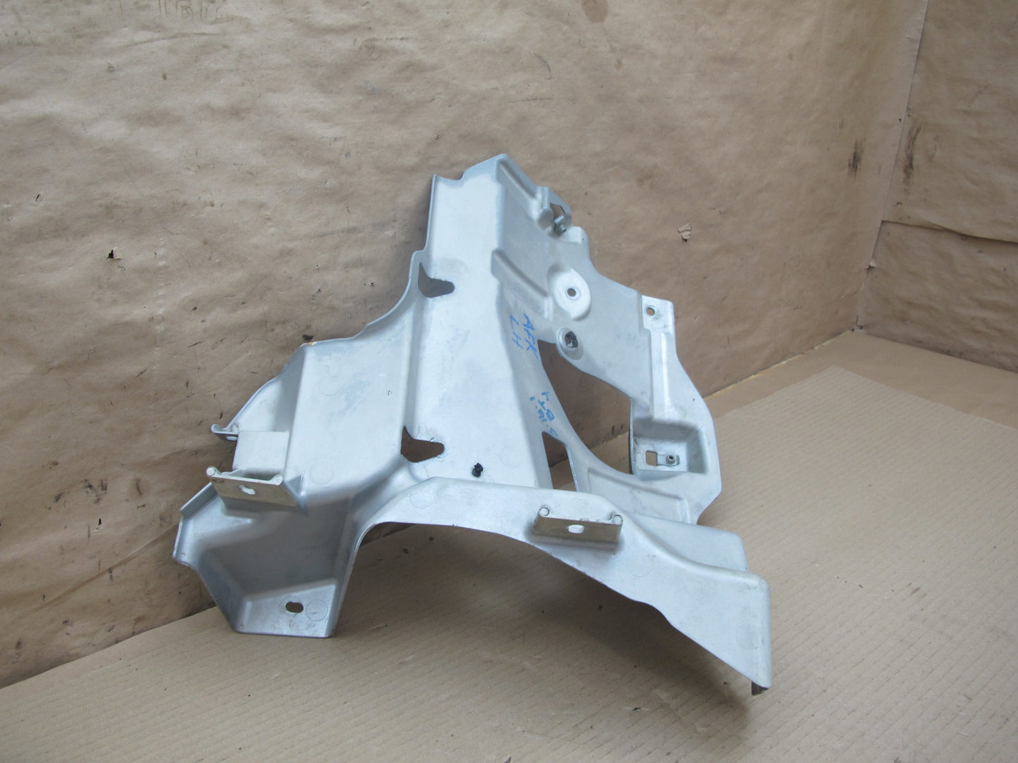 11-12 Fisker Karma Front Left Fender Inner Mount Bracket OEM