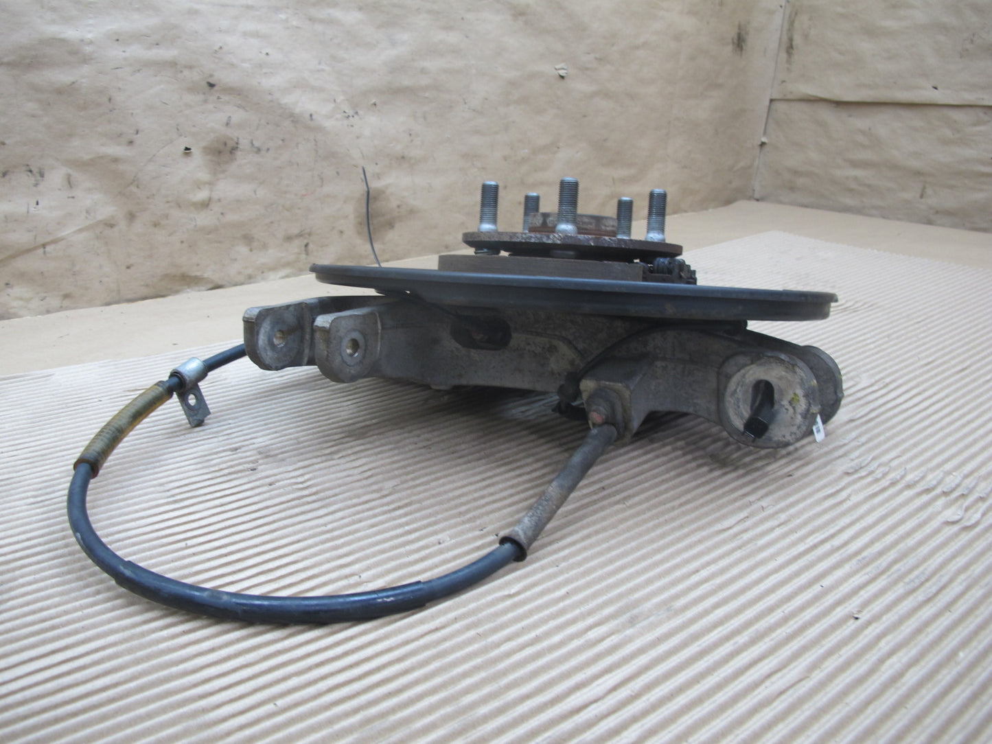 11-12 Fisker Karma Rear Left Spindle Knuckle Wheel Hub Bearing 61K Miles OEM