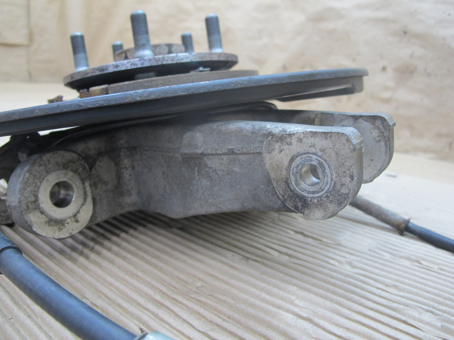 11-12 Fisker Karma Rear Left Spindle Knuckle Wheel Hub Bearing 61K Miles OEM