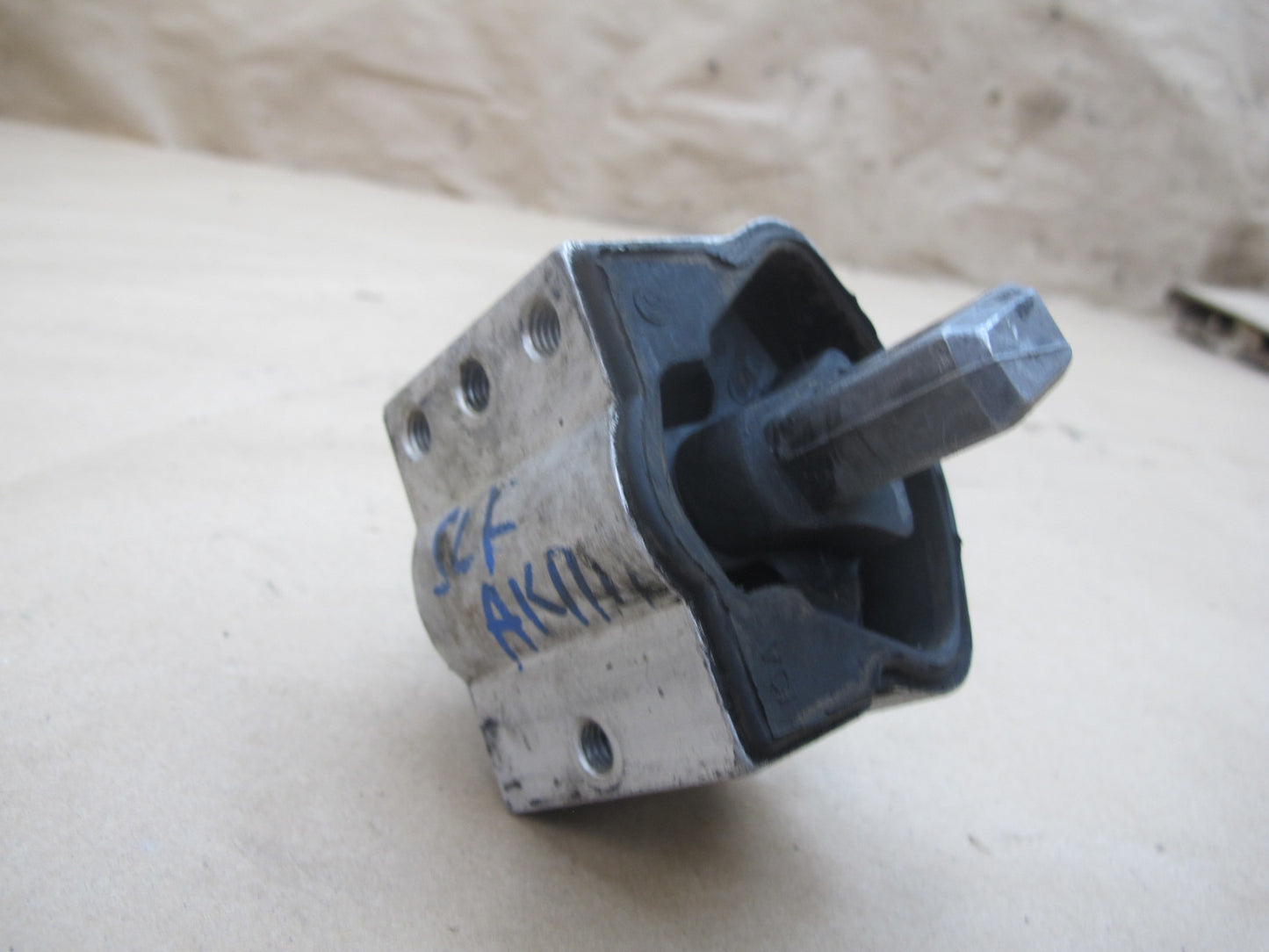 97-98 Mercedes R129 SL600 Automatic Transmission Mount Bracket Support OEM