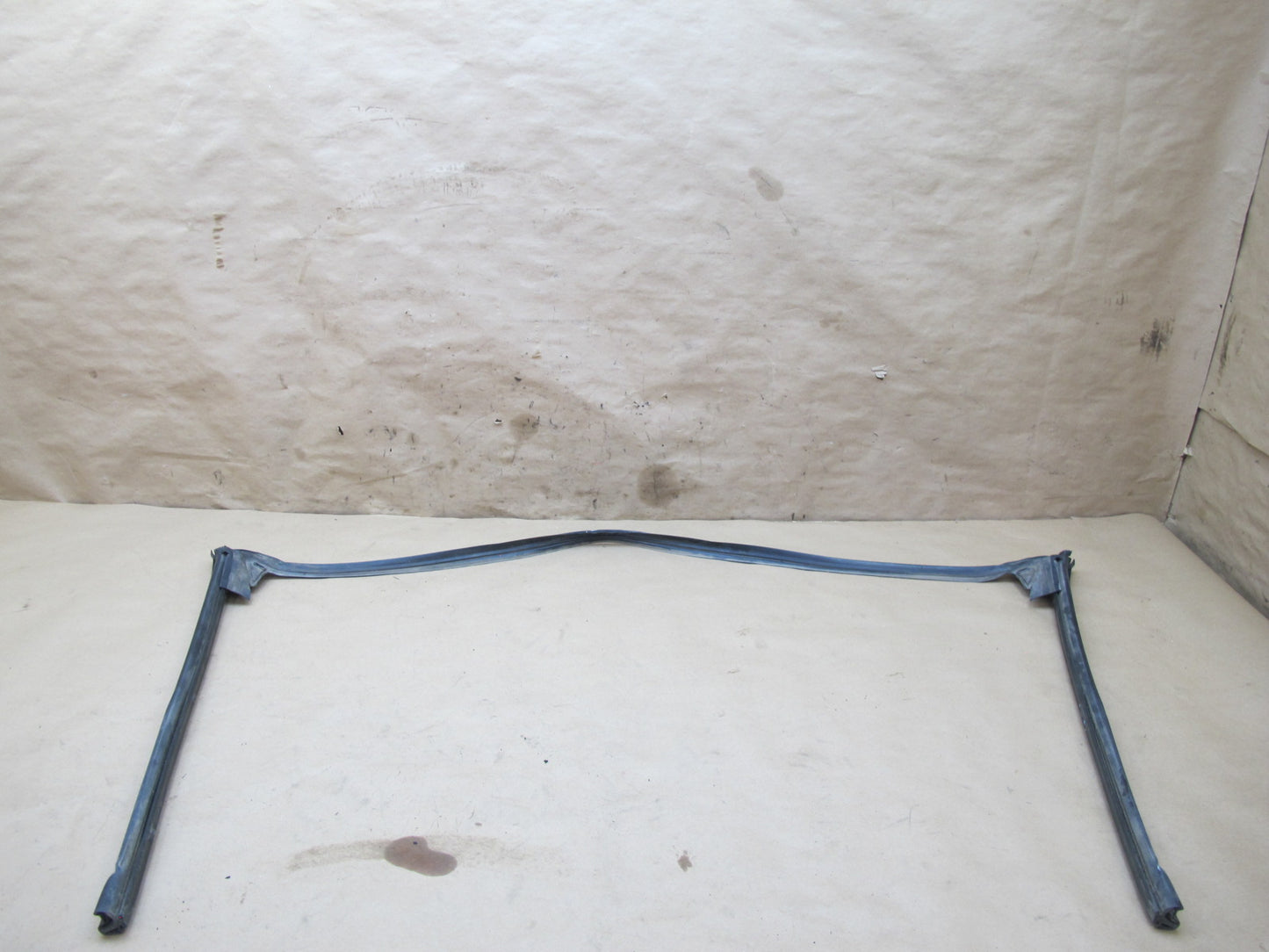 94-02 Mercedes R129 Front Windshield Weatherstrip Rubber Seal Gasket Set OEM