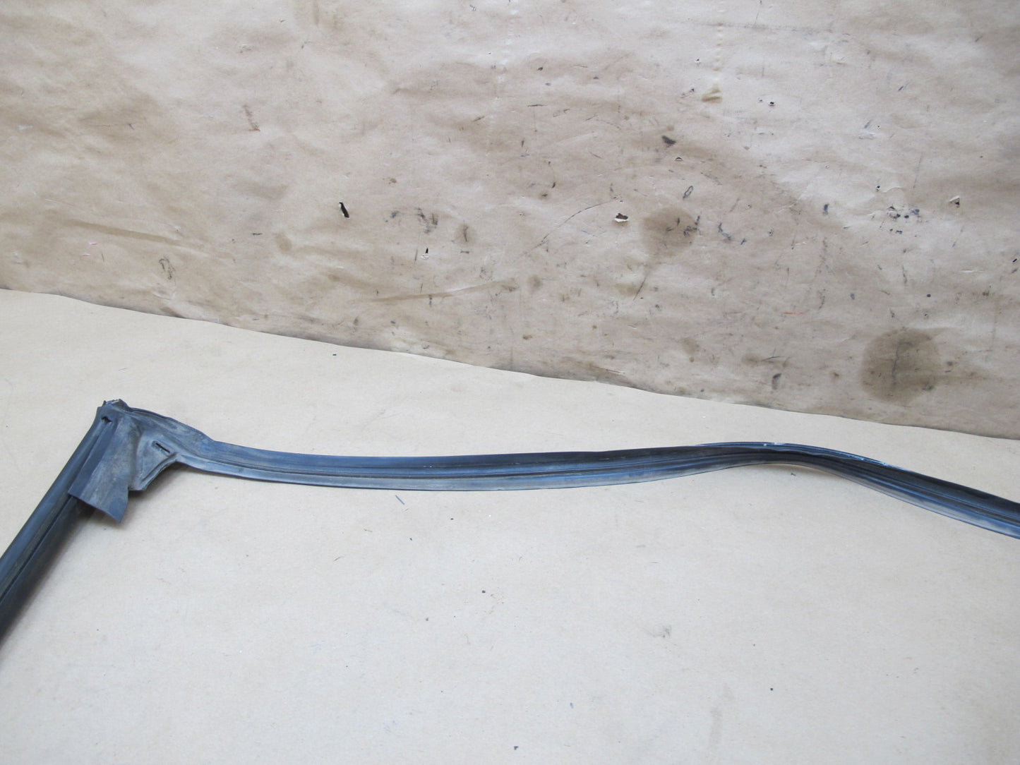 94-02 Mercedes R129 Front Windshield Weatherstrip Rubber Seal Gasket Set OEM