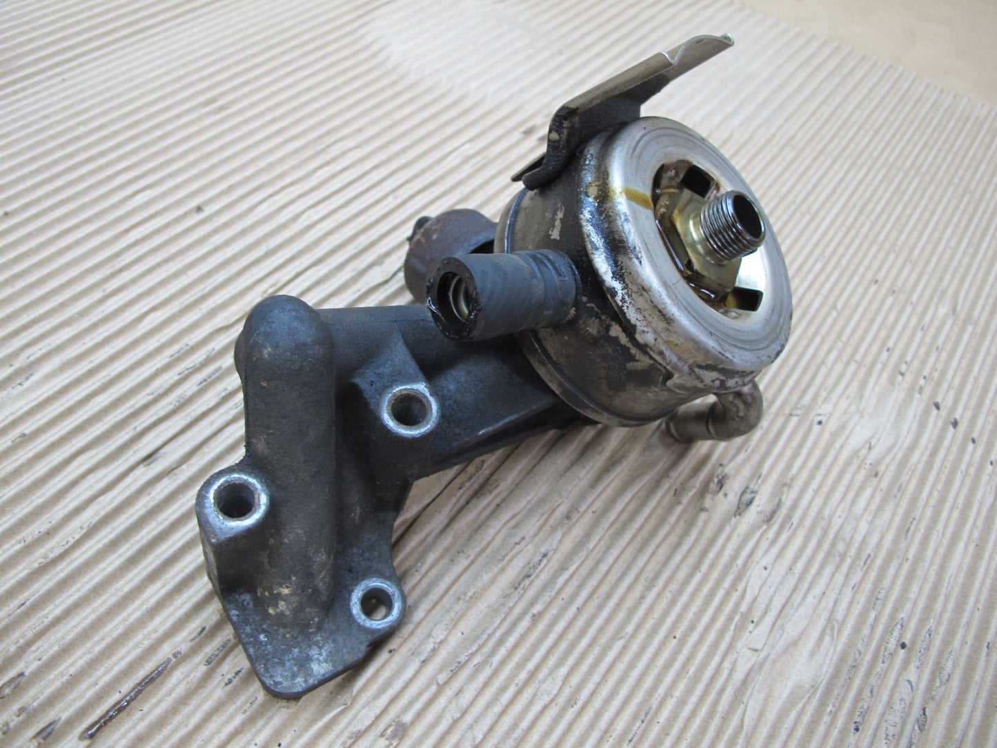 1998-2007 Lexus LX470 J100 4.7L Engine Oil Cooler Filter Adapter Assembly