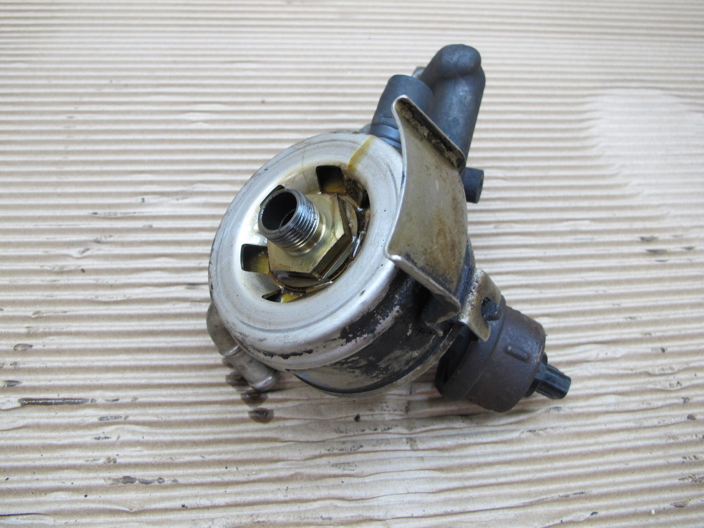 1998-2007 Lexus LX470 J100 4.7L Engine Oil Cooler Filter Adapter Assembly