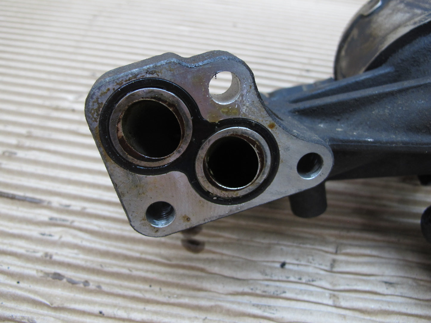 1998-2007 Lexus LX470 J100 4.7L Engine Oil Cooler Filter Adapter Assembly