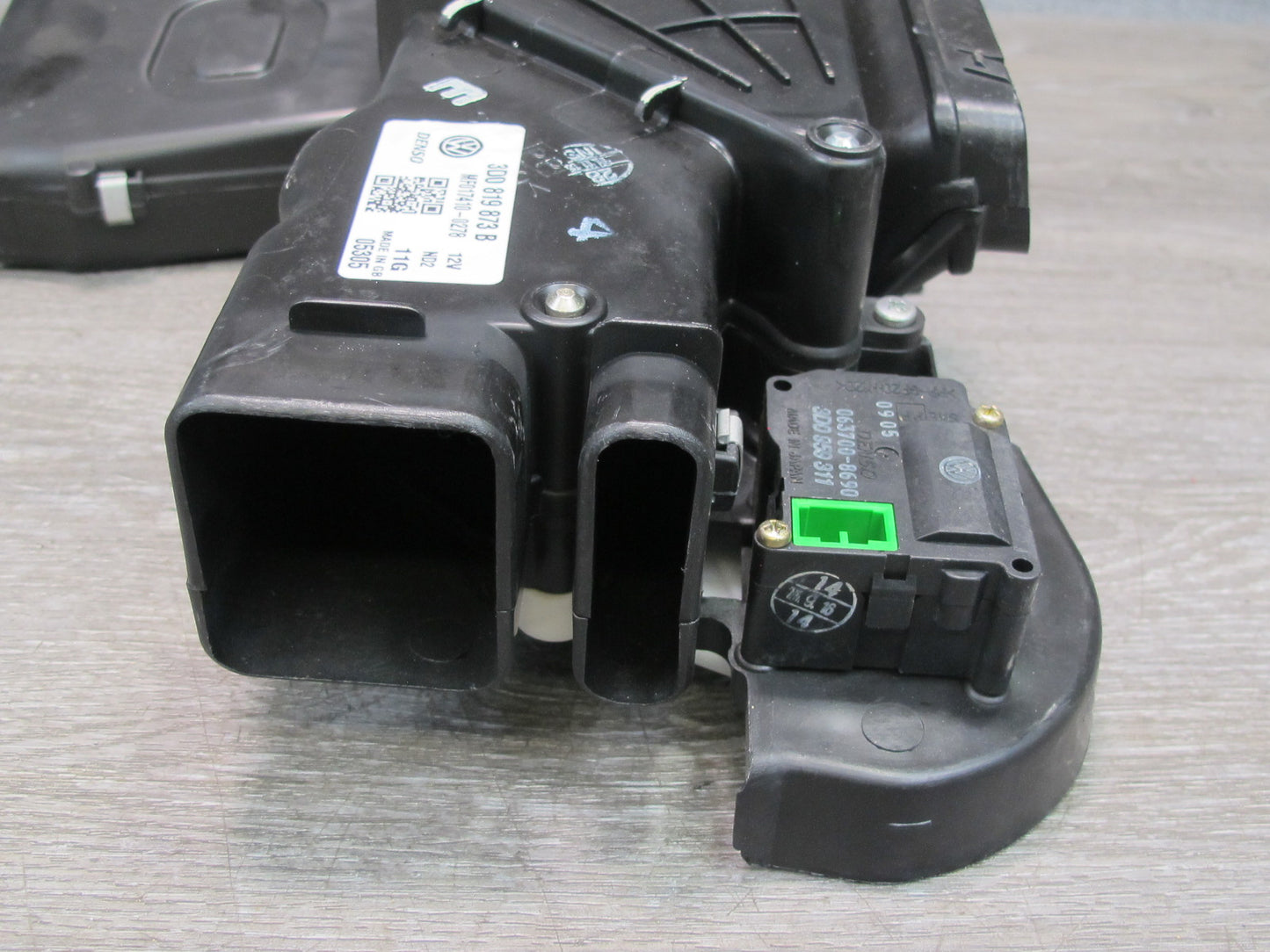 2006-2012 Bentley Flying Spur Left Driver Side Under Seat Heater Duct Air Vent