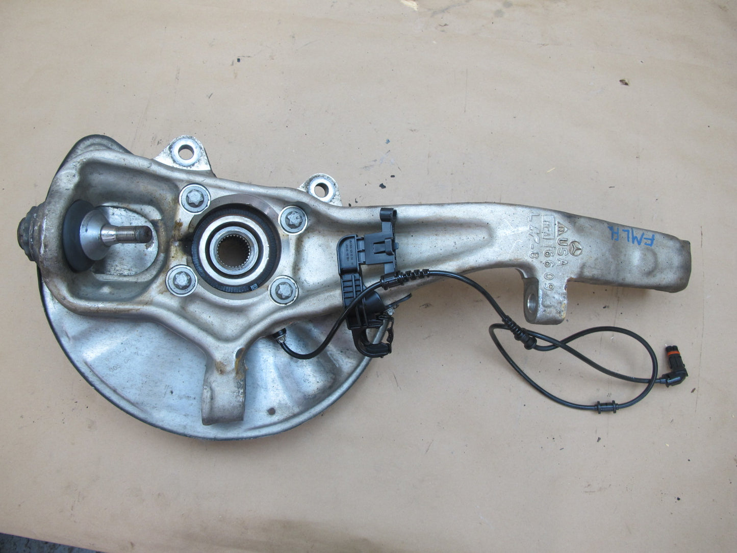 12-18 Mercedes W166 GLE ML Front Left Spindle Knuckle Wheel Hub Bearing OEM