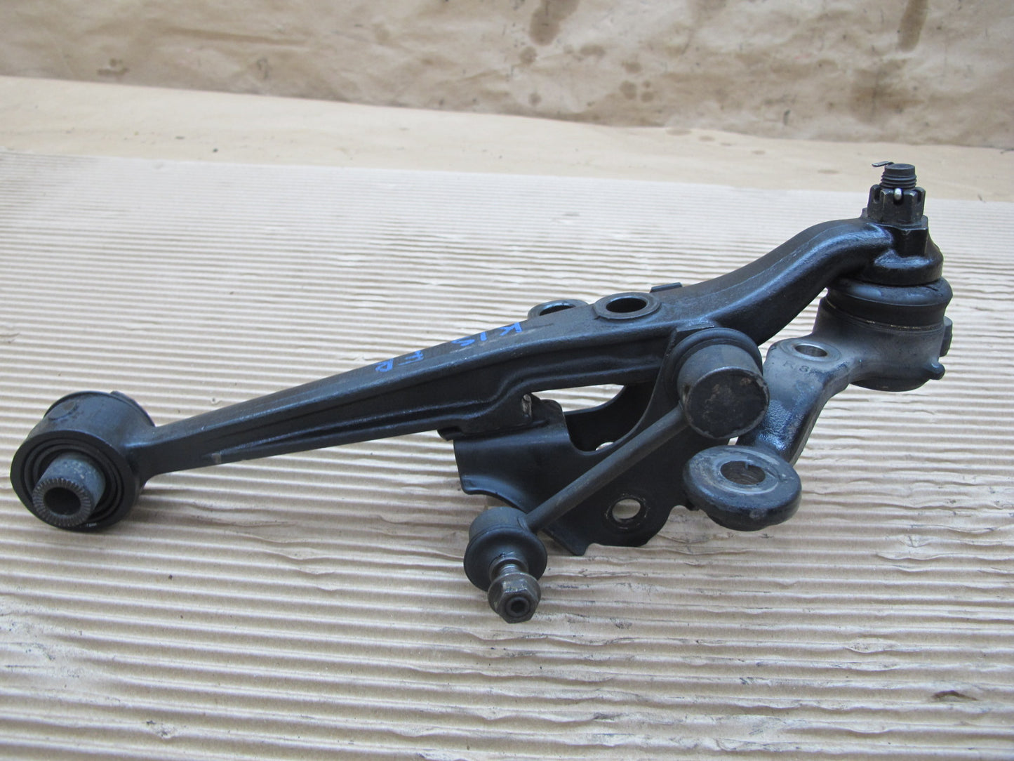 01-05 Lexus JCE10L IS300 Set of 2 Front Right Suspension Lower Control Arm OEM