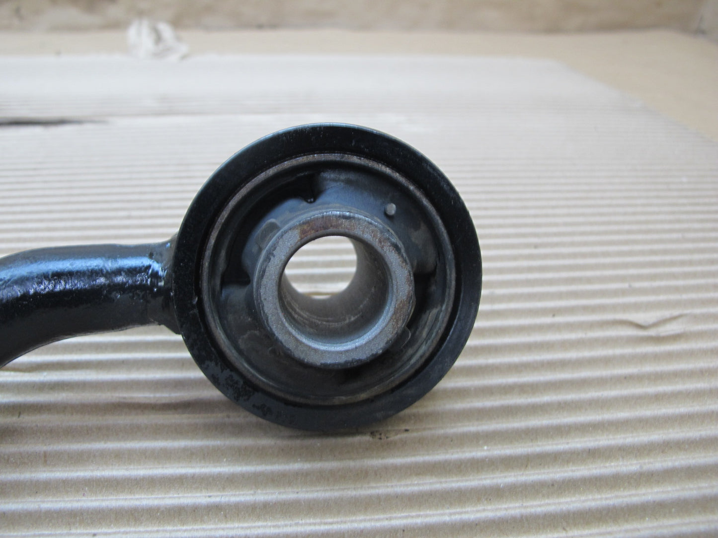 01-05 Lexus JCE10L IS300 Set of 2 Front Right Suspension Lower Control Arm OEM