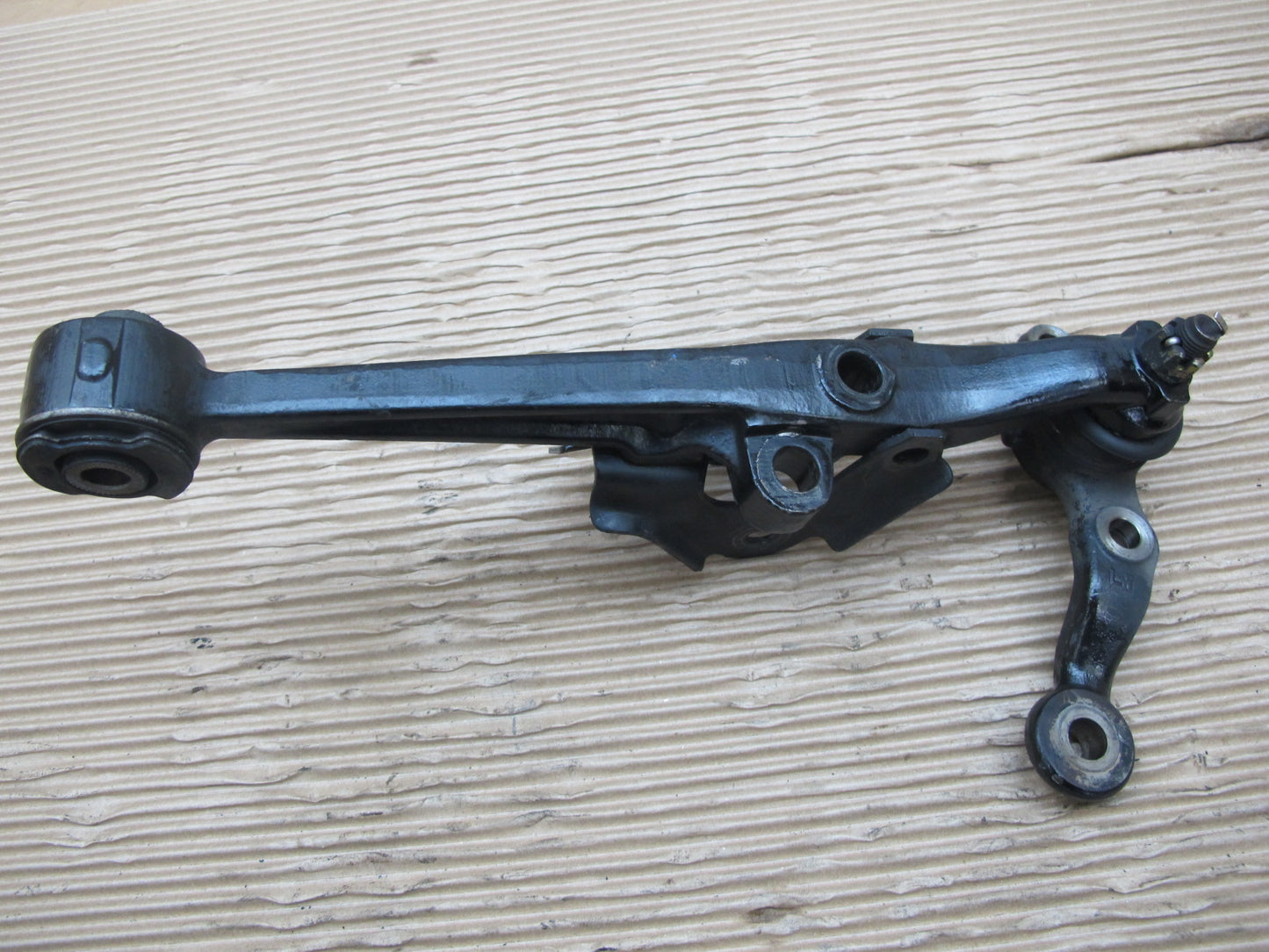 01-05 Lexus JCE10L IS300 Set of 2 Front Left Suspension Lower Control Arm OEM