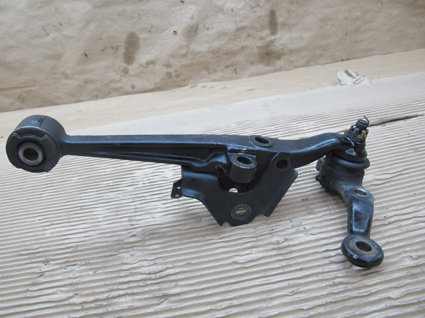 01-05 Lexus JCE10L IS300 Set of 2 Front Left Suspension Lower Control Arm OEM