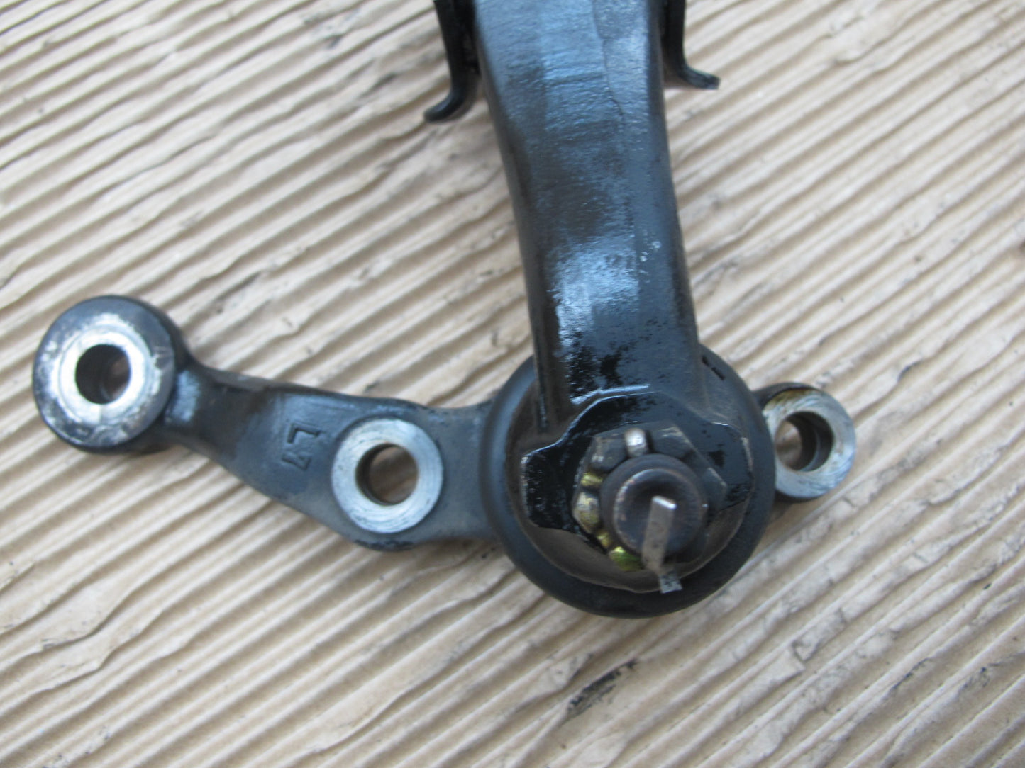 01-05 Lexus JCE10L IS300 Set of 2 Front Left Suspension Lower Control Arm OEM