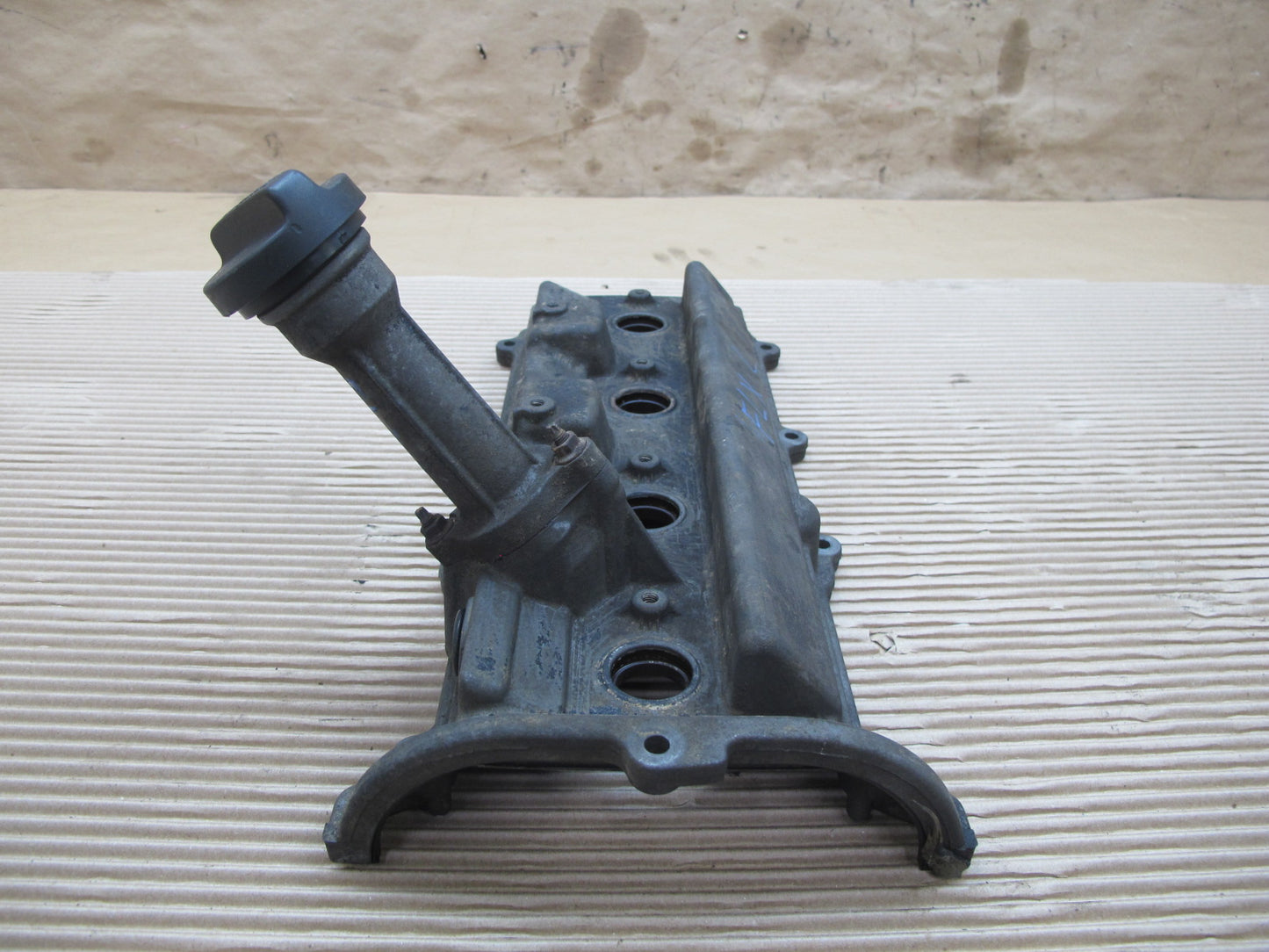 1998-2002 Lexus UZJ100L LX470 2UZFE Engine Left Cylinder Head Valve Cover