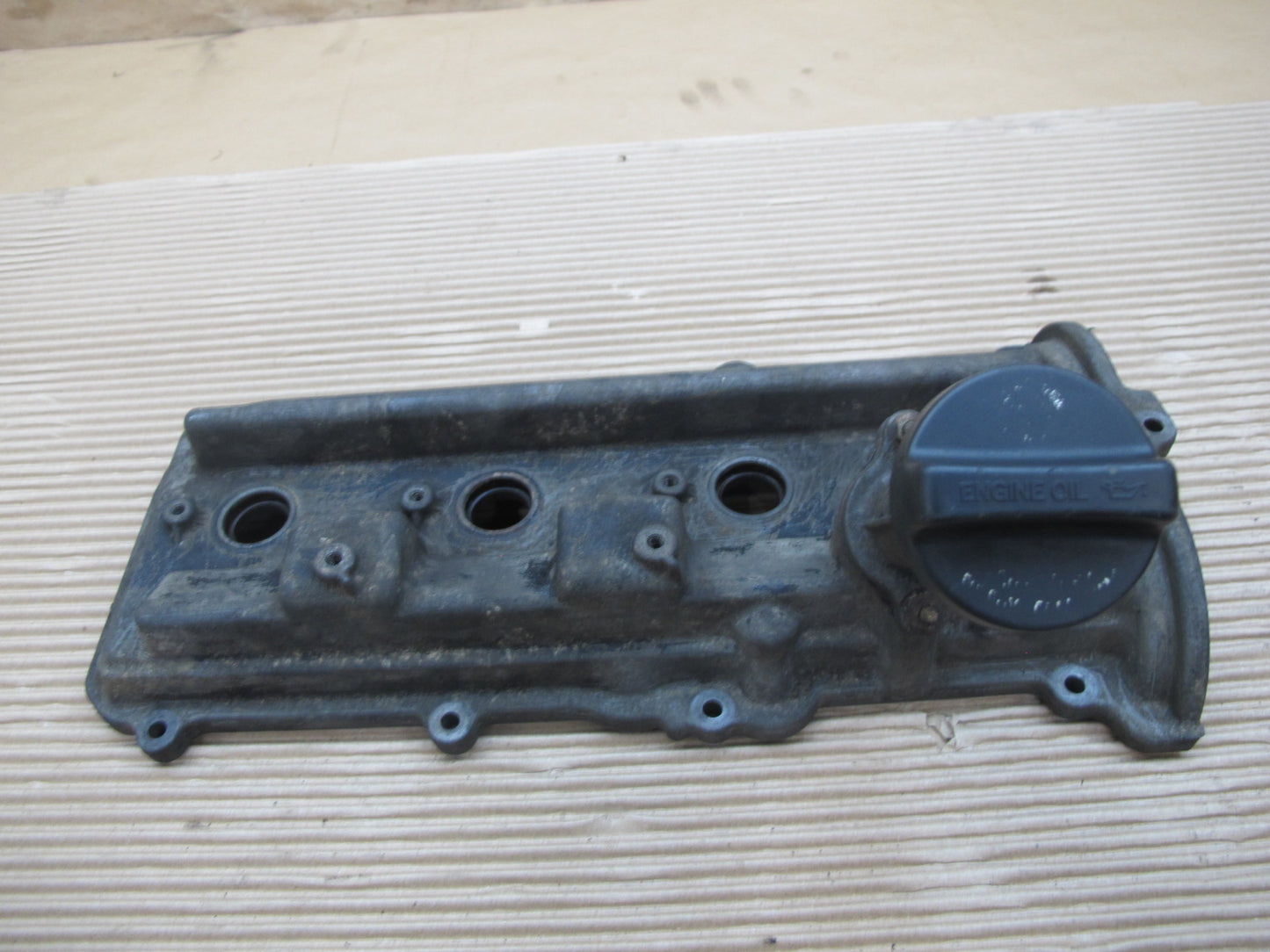 1998-2002 Lexus UZJ100L LX470 2UZFE Engine Left Cylinder Head Valve Cover