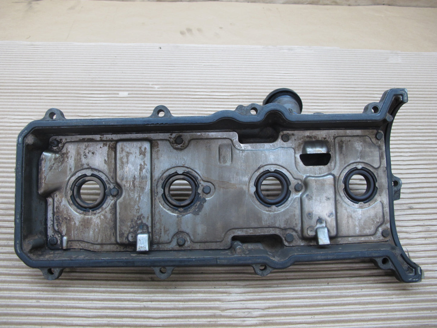 1998-2002 Lexus UZJ100L LX470 2UZFE Engine Left Cylinder Head Valve Cover