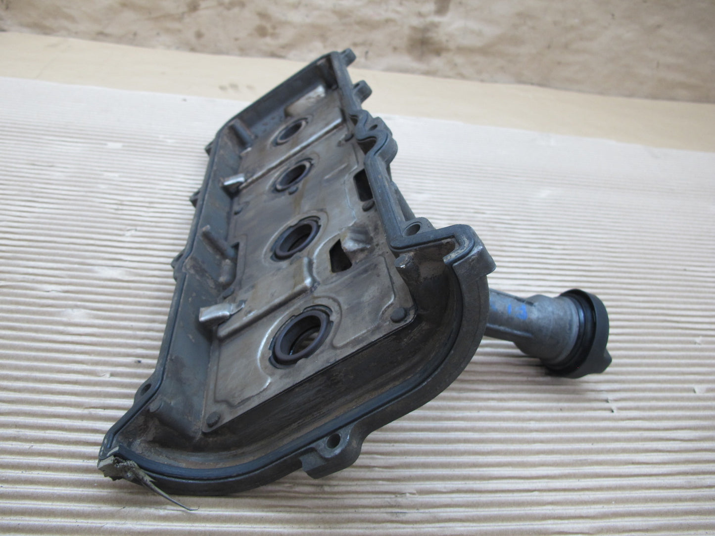 1998-2002 Lexus UZJ100L LX470 2UZFE Engine Left Cylinder Head Valve Cover