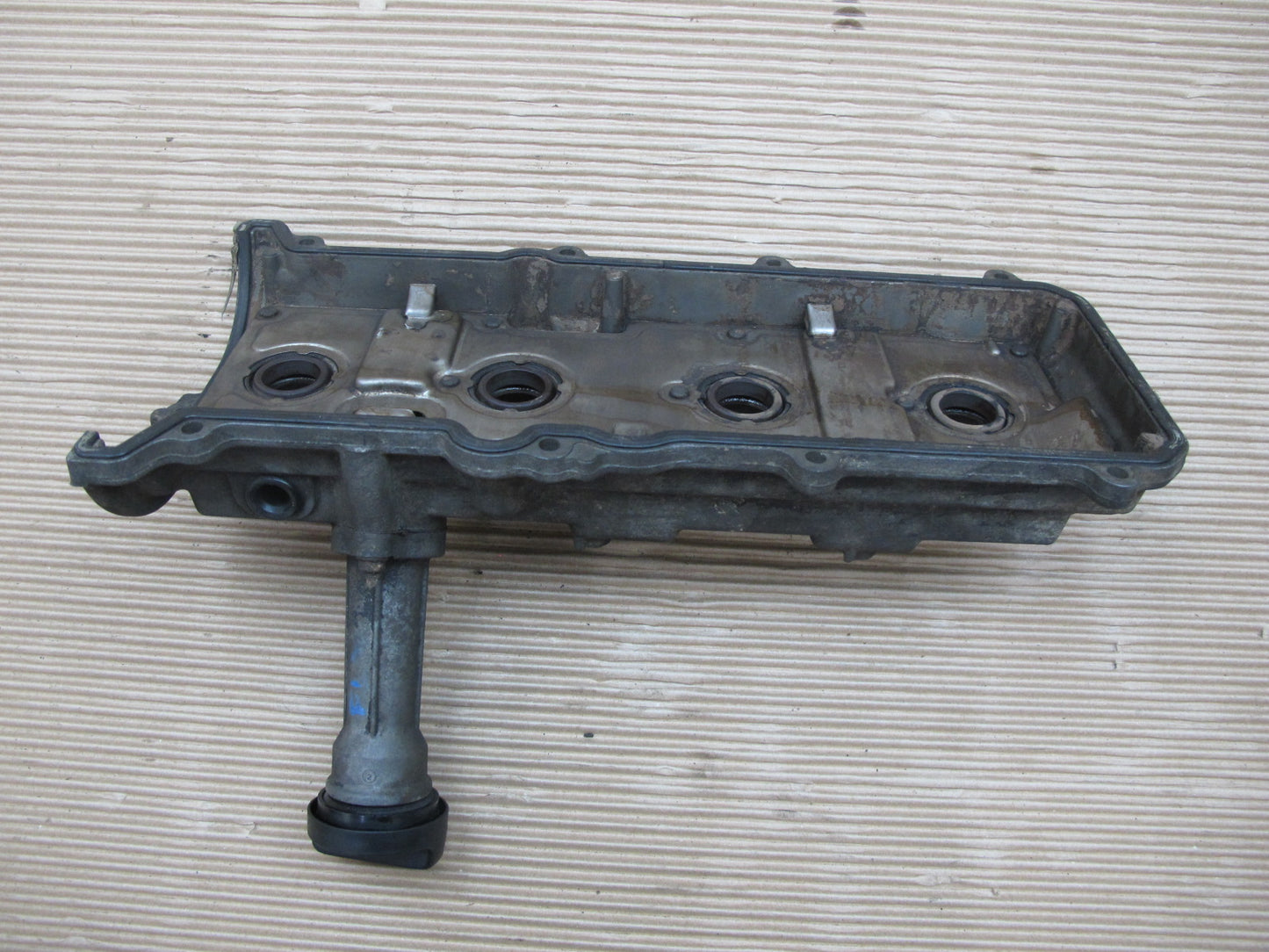 1998-2002 Lexus UZJ100L LX470 2UZFE Engine Left Cylinder Head Valve Cover