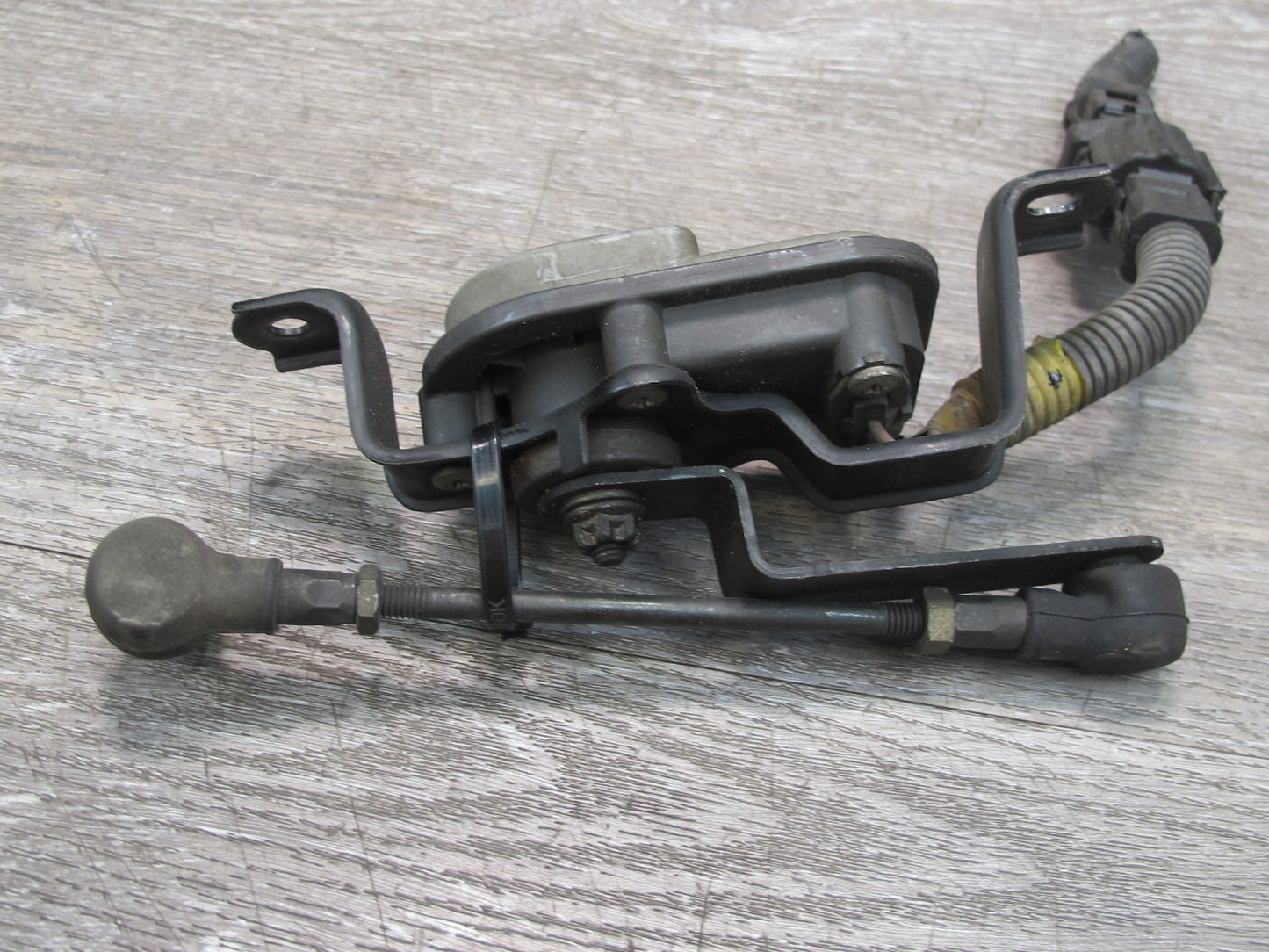 01-06 Lexus UCF30L LS430 Front Suspension Height Level Sensor OEM